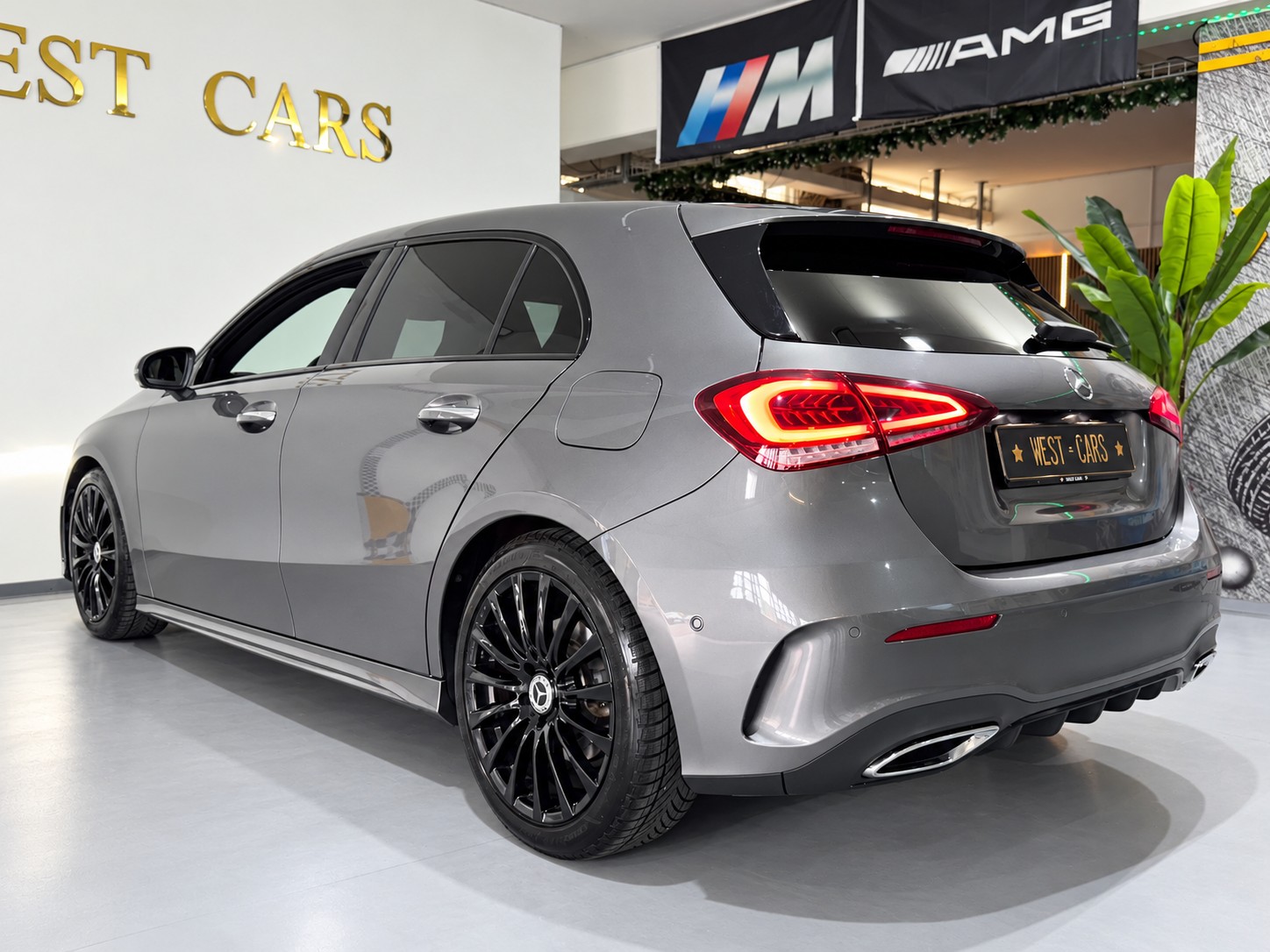 MERCEDES-BENZ A 220 AMG Line 7G-DCT 4Matic-image-4