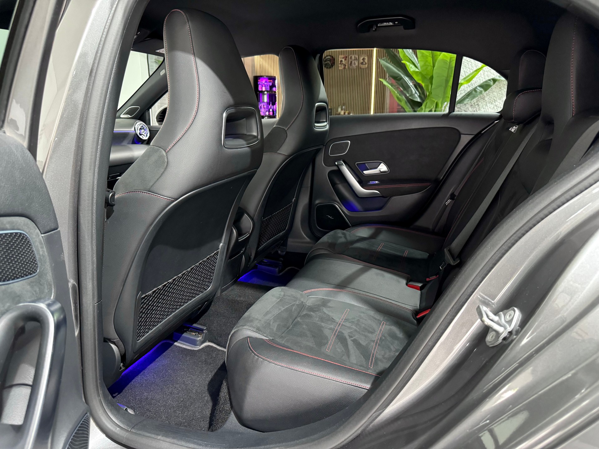 MERCEDES-BENZ A 220 AMG Line 7G-DCT 4Matic-image-7