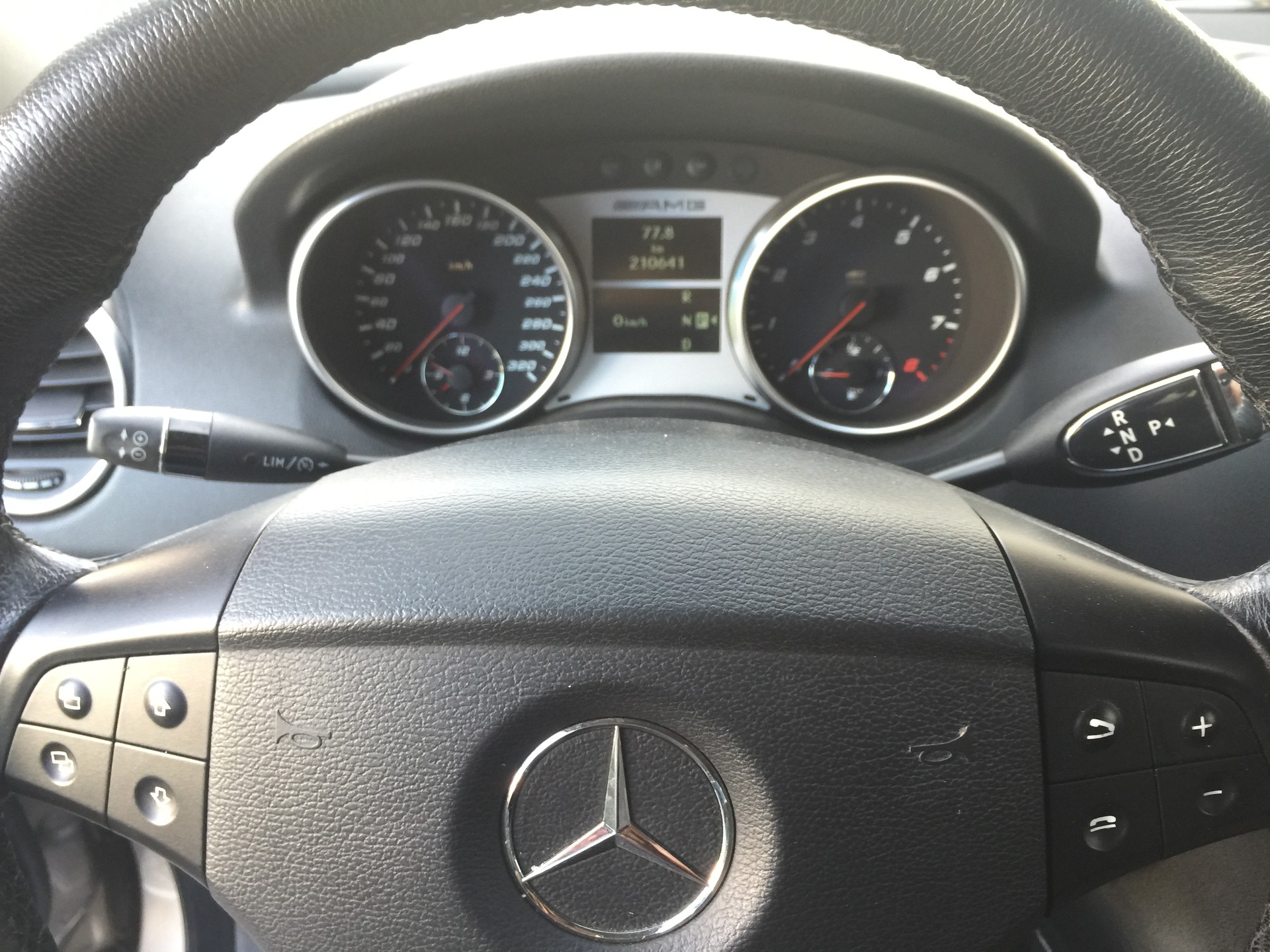 MERCEDES-BENZ ML 63 AMG 4Matic 7G-Tronic-image-11