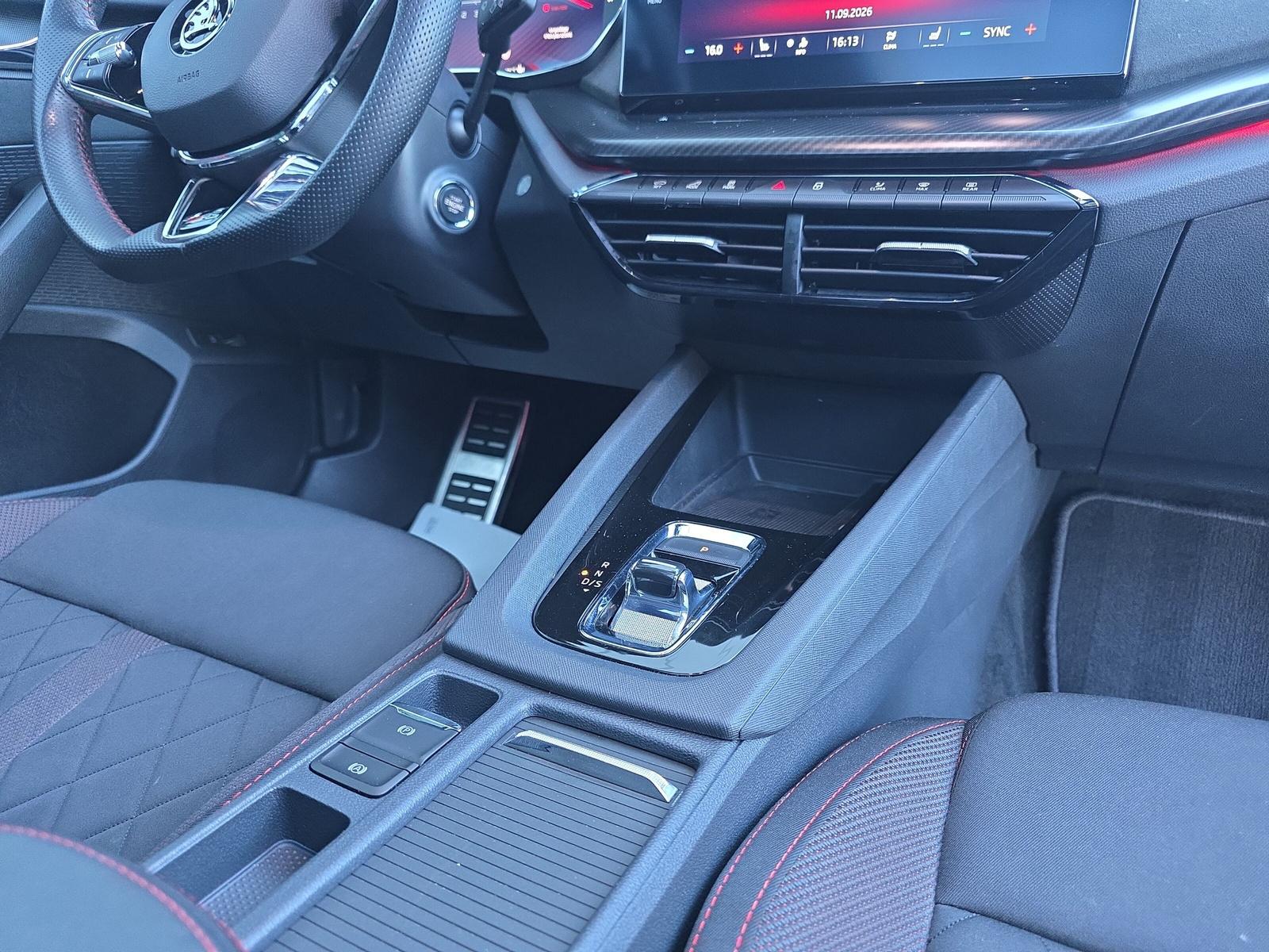 SKODA Octavia Combi 2.0 TSI RS DSG (CH)-image-14