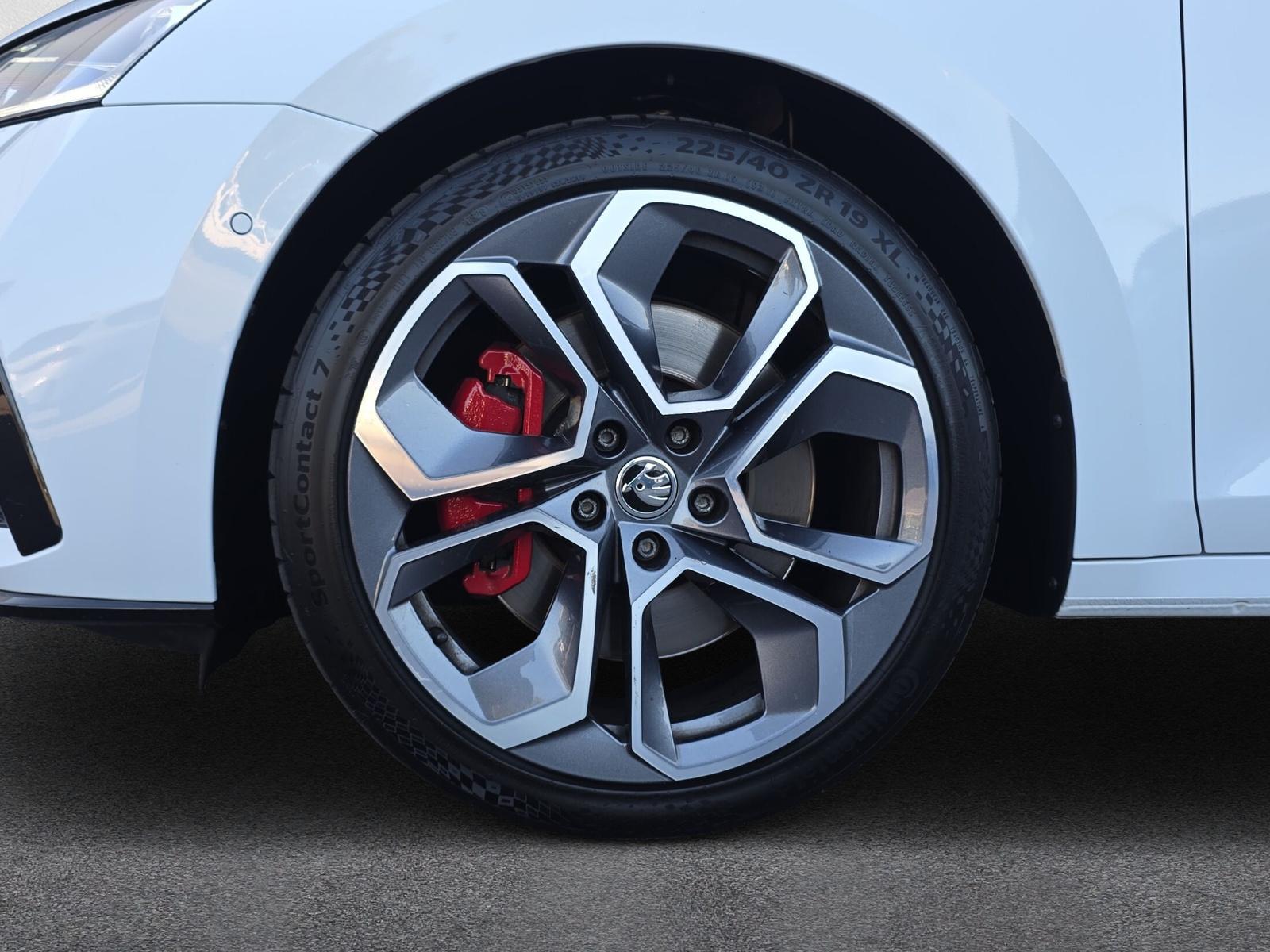 SKODA Octavia Combi 2.0 TSI RS DSG (CH)-image-9
