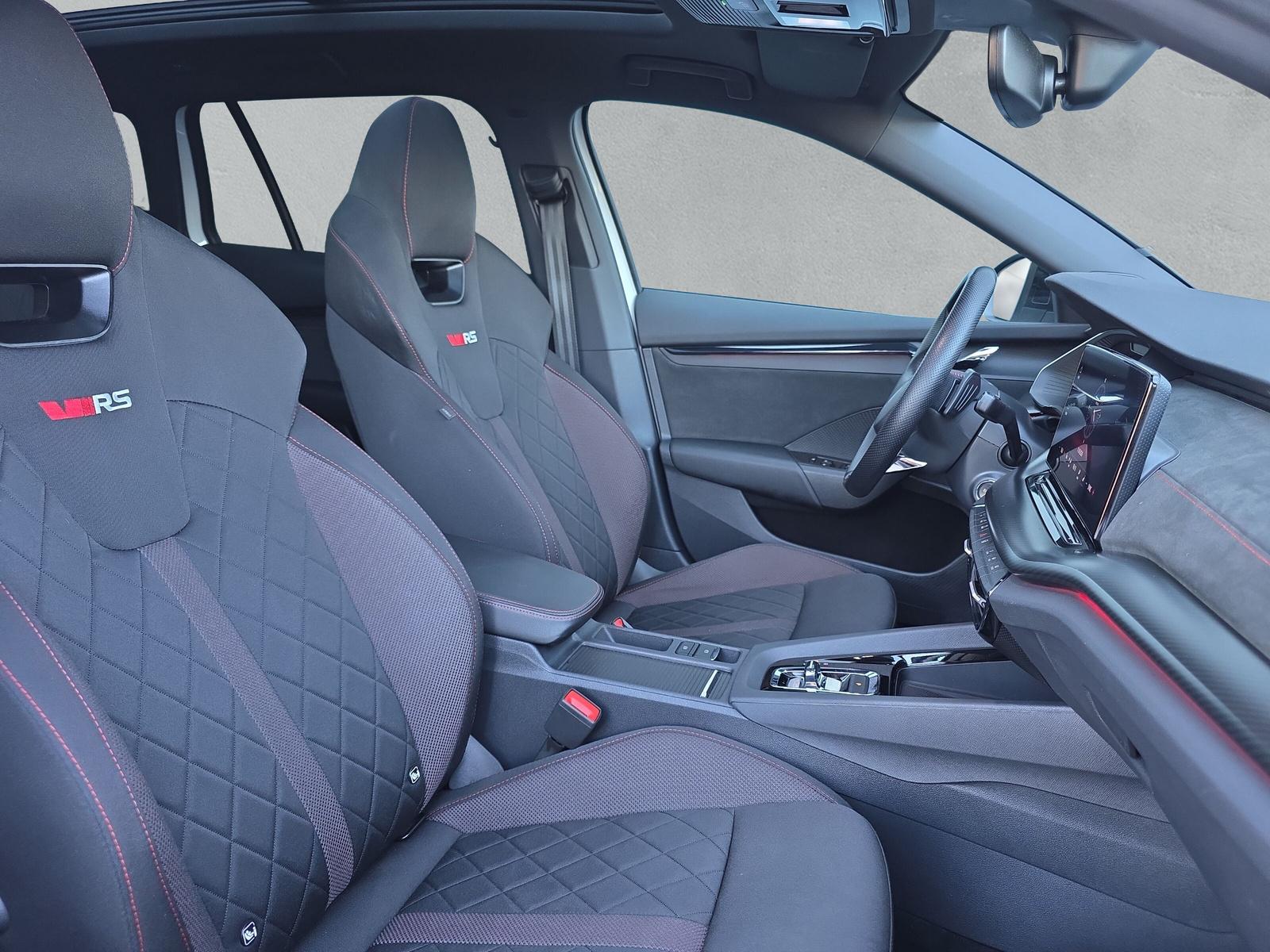 SKODA Octavia Combi 2.0 TSI RS DSG (CH)-image-12
