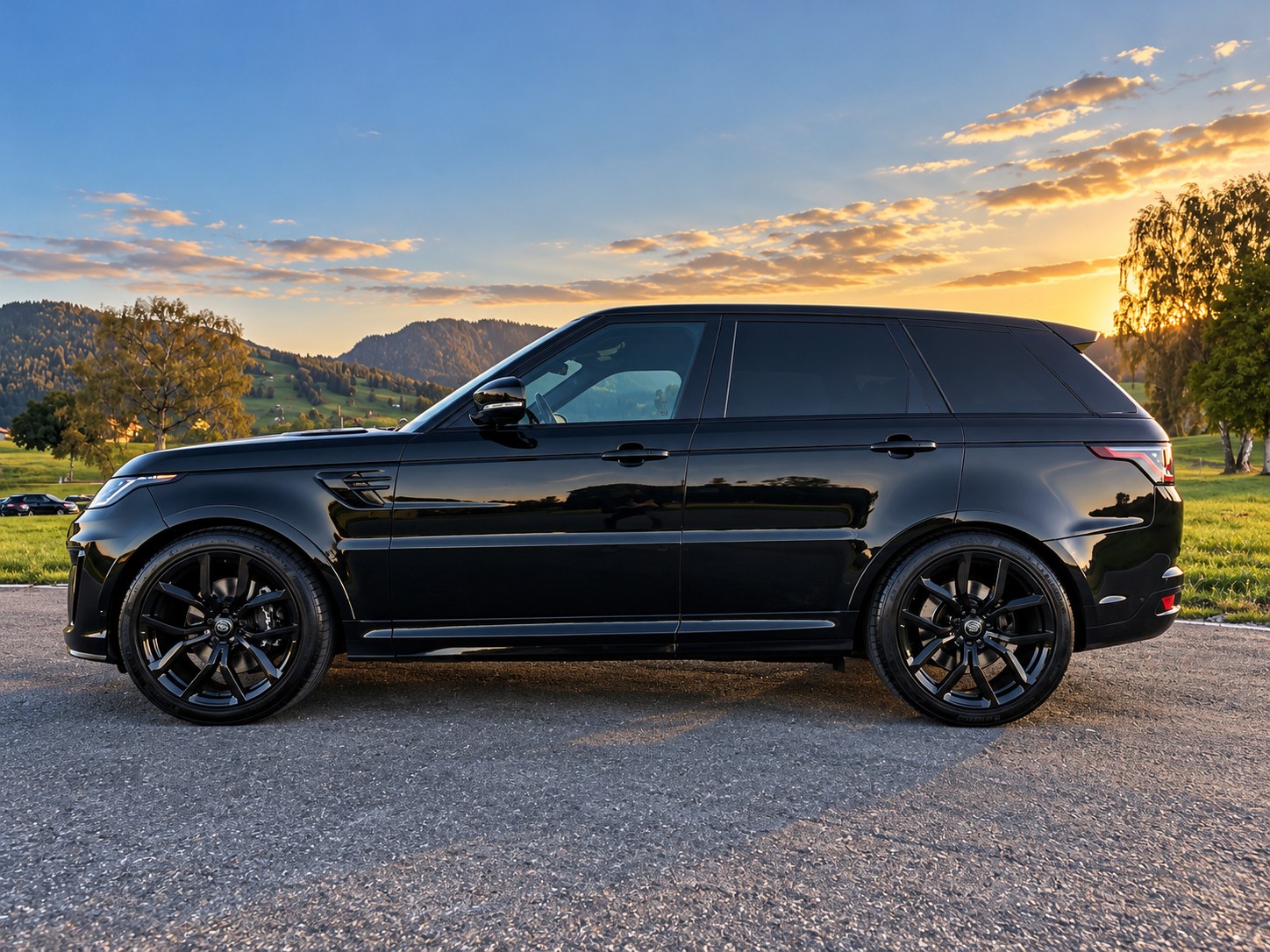 LAND ROVER Range Rover Sport 575 5.0 V8 S/C SVR Automatic-image-1