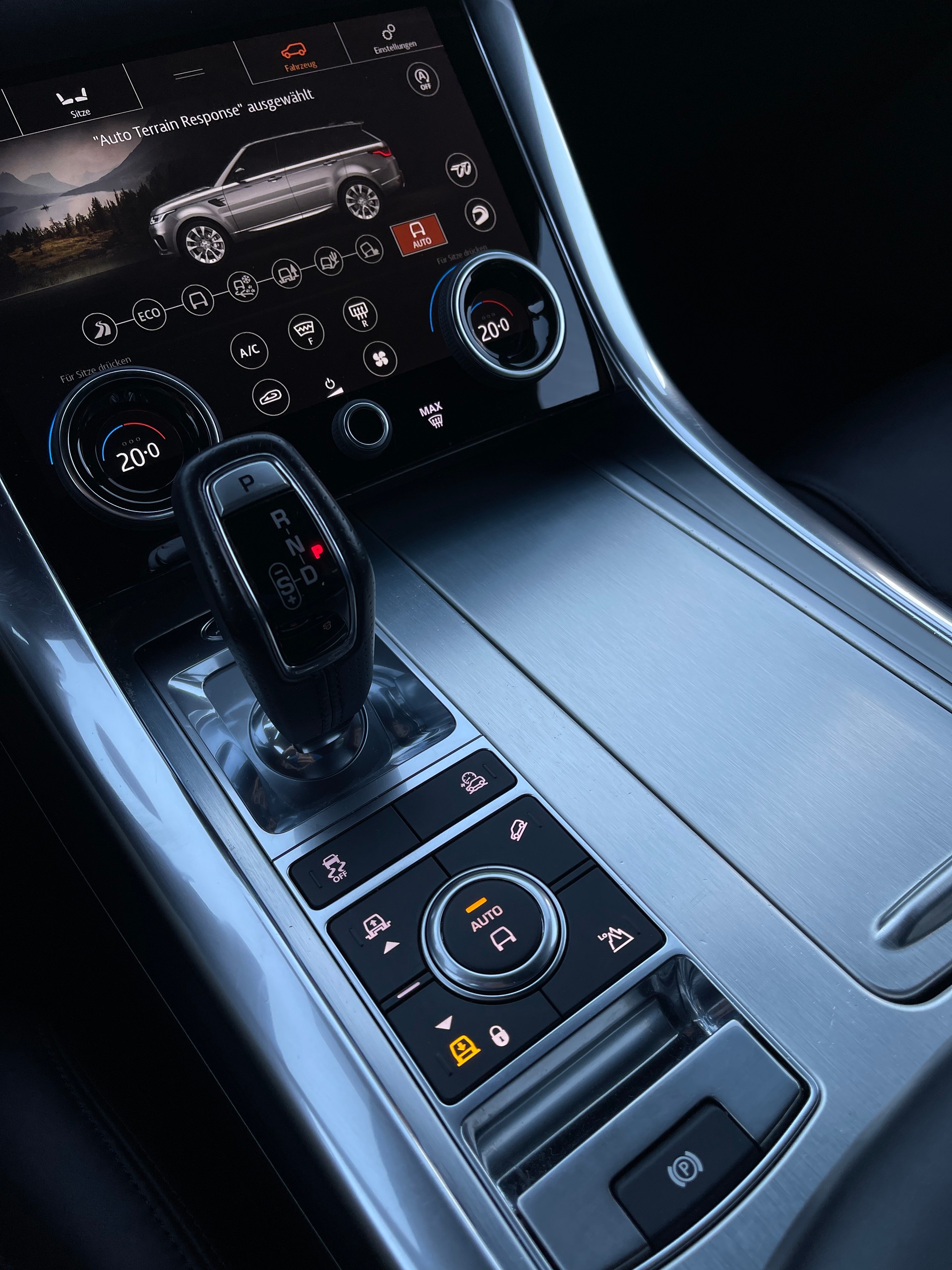 LAND ROVER Range Rover Sport 575 5.0 V8 S/C SVR Automatic-image-9