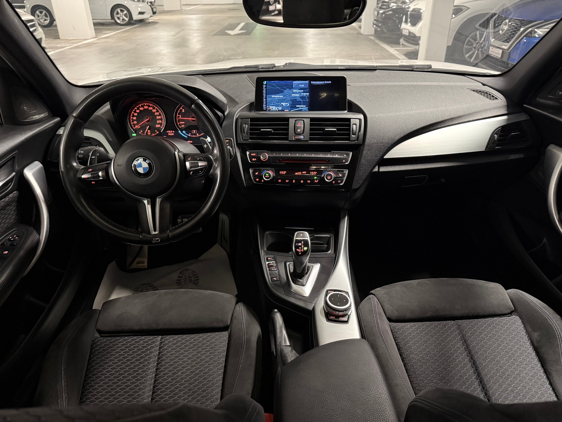 BMW M135i xDrive Steptronic-image-6