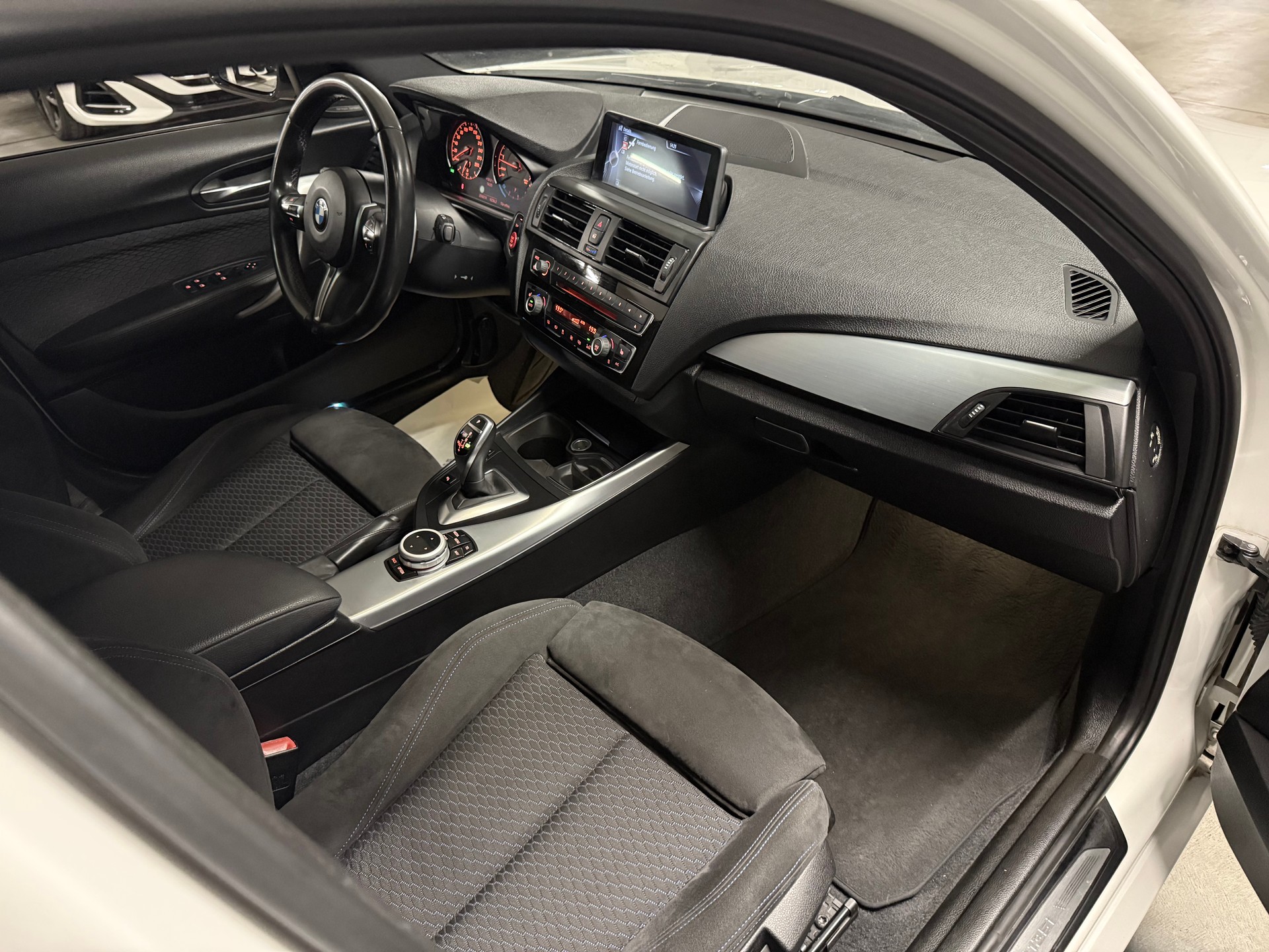 BMW M135i xDrive Steptronic-image-9