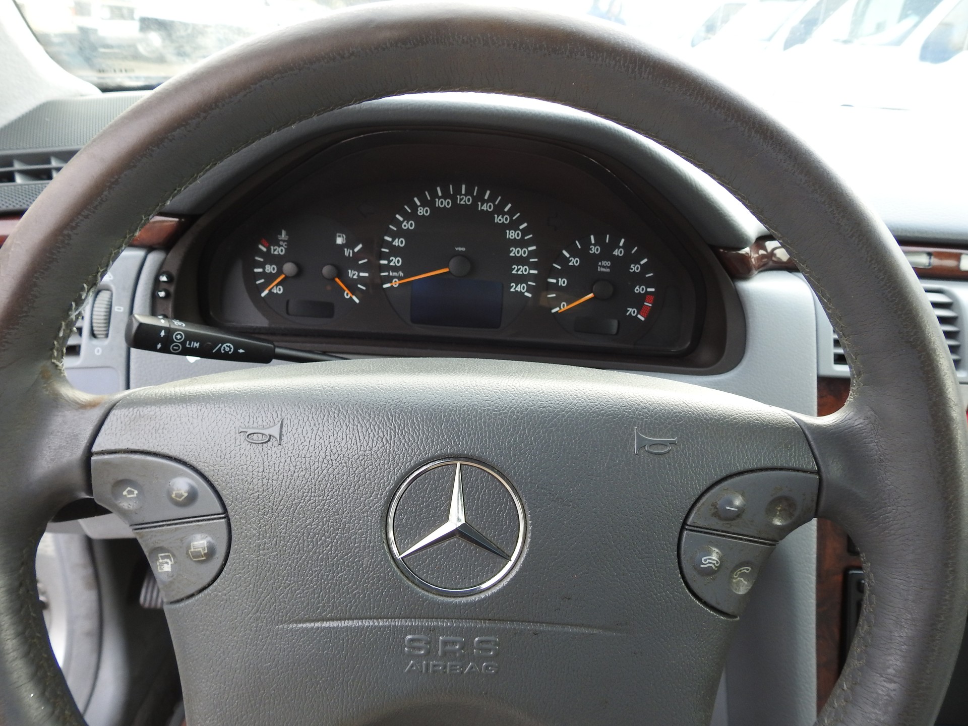 MERCEDES-BENZ E 240 Elégance-image-24
