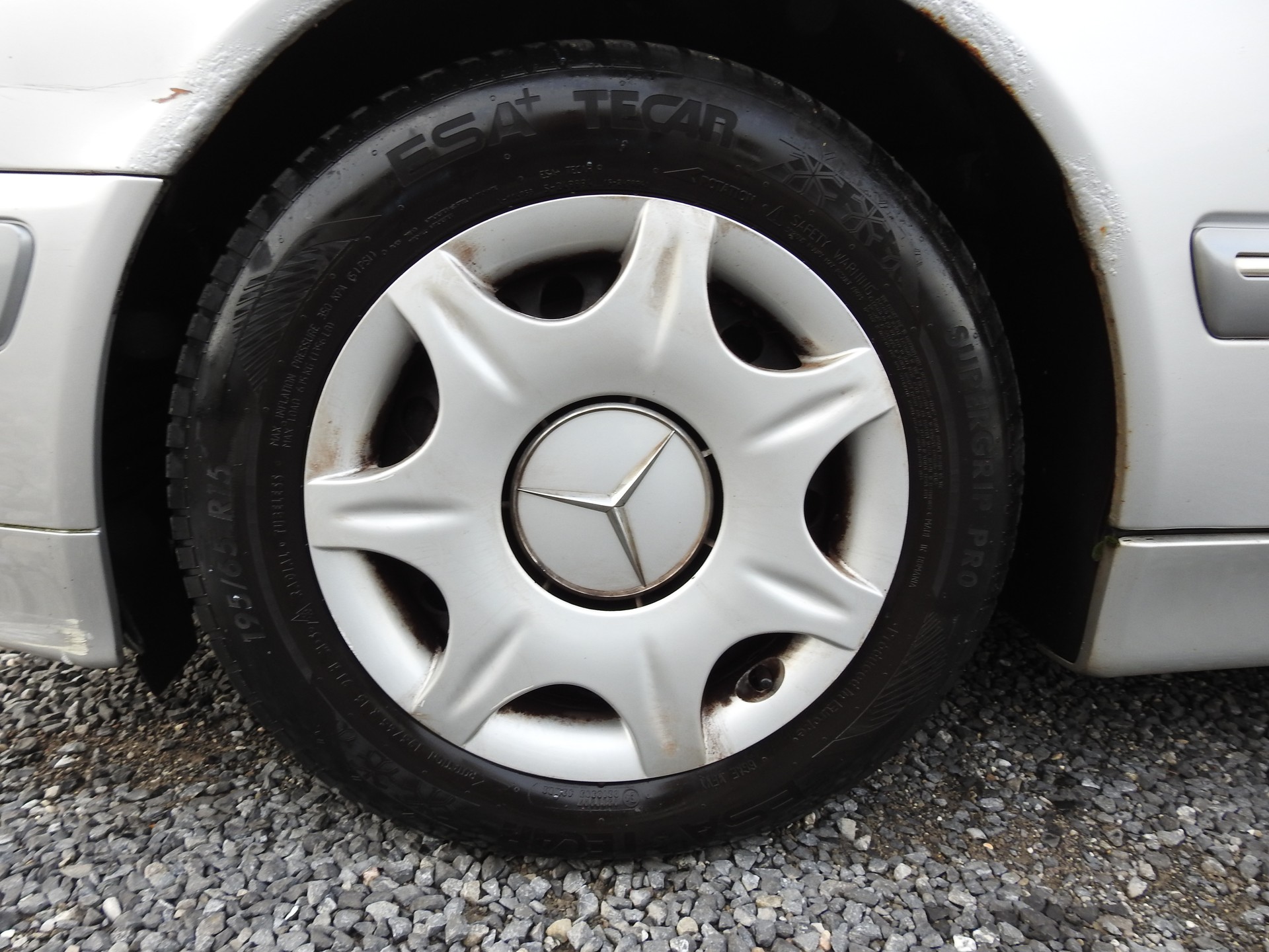 MERCEDES-BENZ E 240 Elégance-image-8