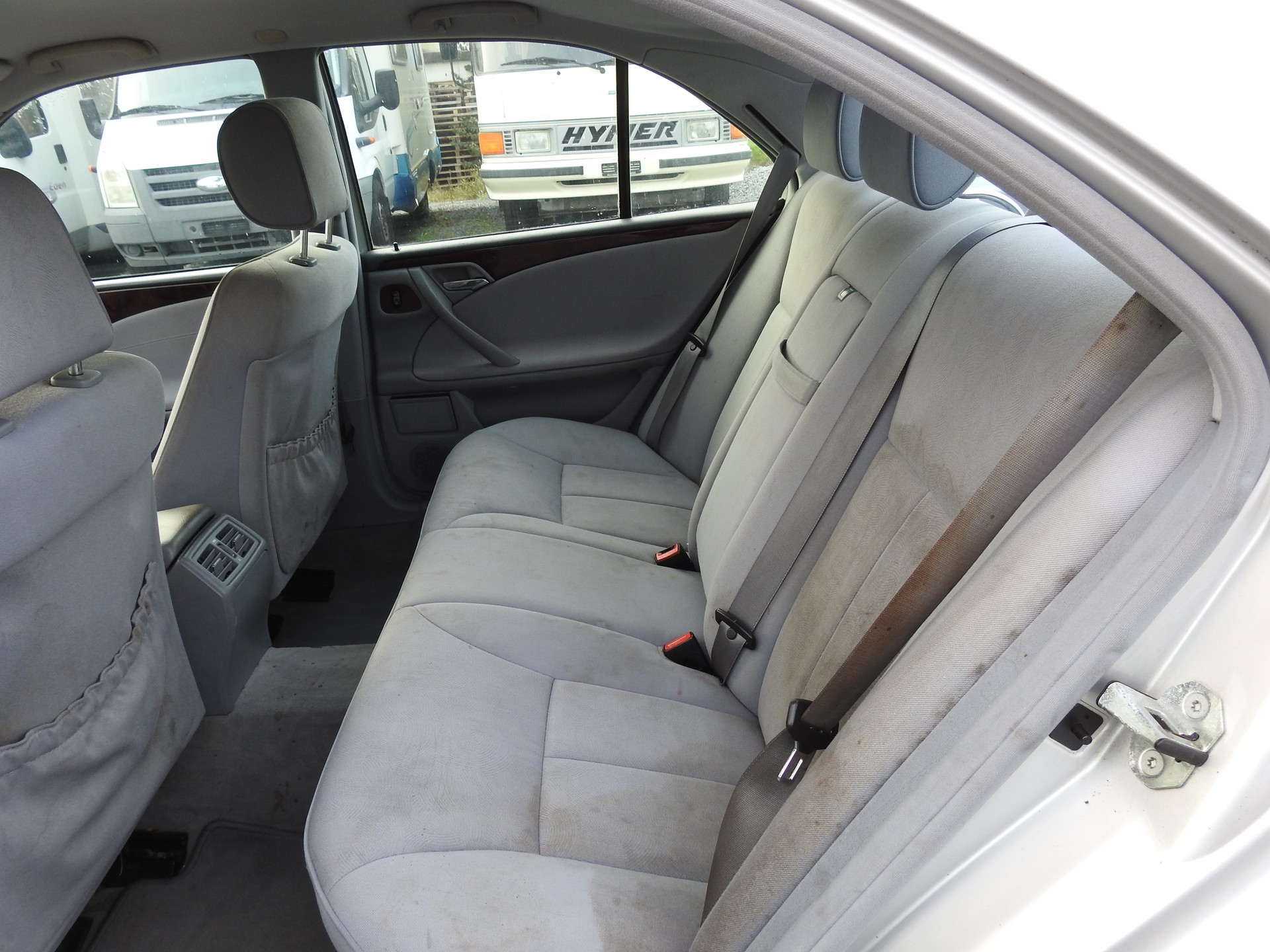 MERCEDES-BENZ E 240 Elégance-image-13