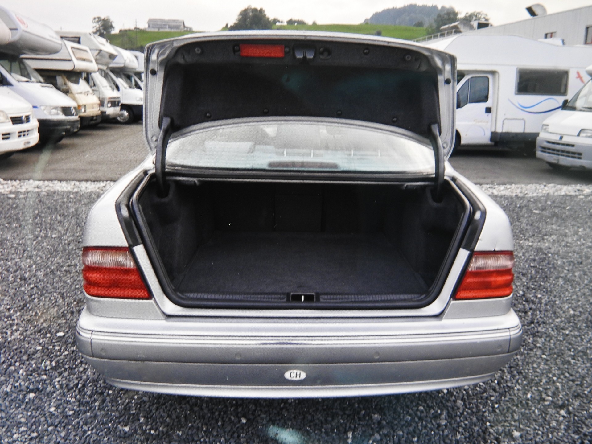 MERCEDES-BENZ E 240 Elégance-image-9