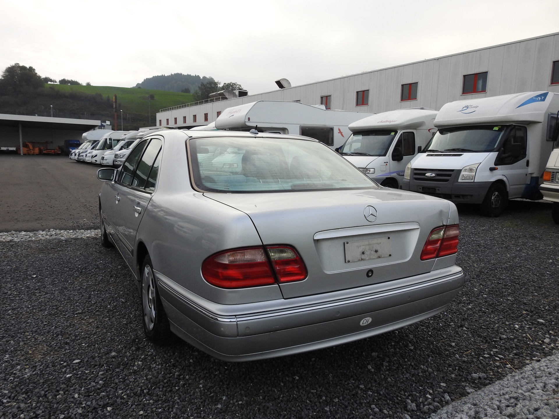 MERCEDES-BENZ E 240 Elégance-image-3