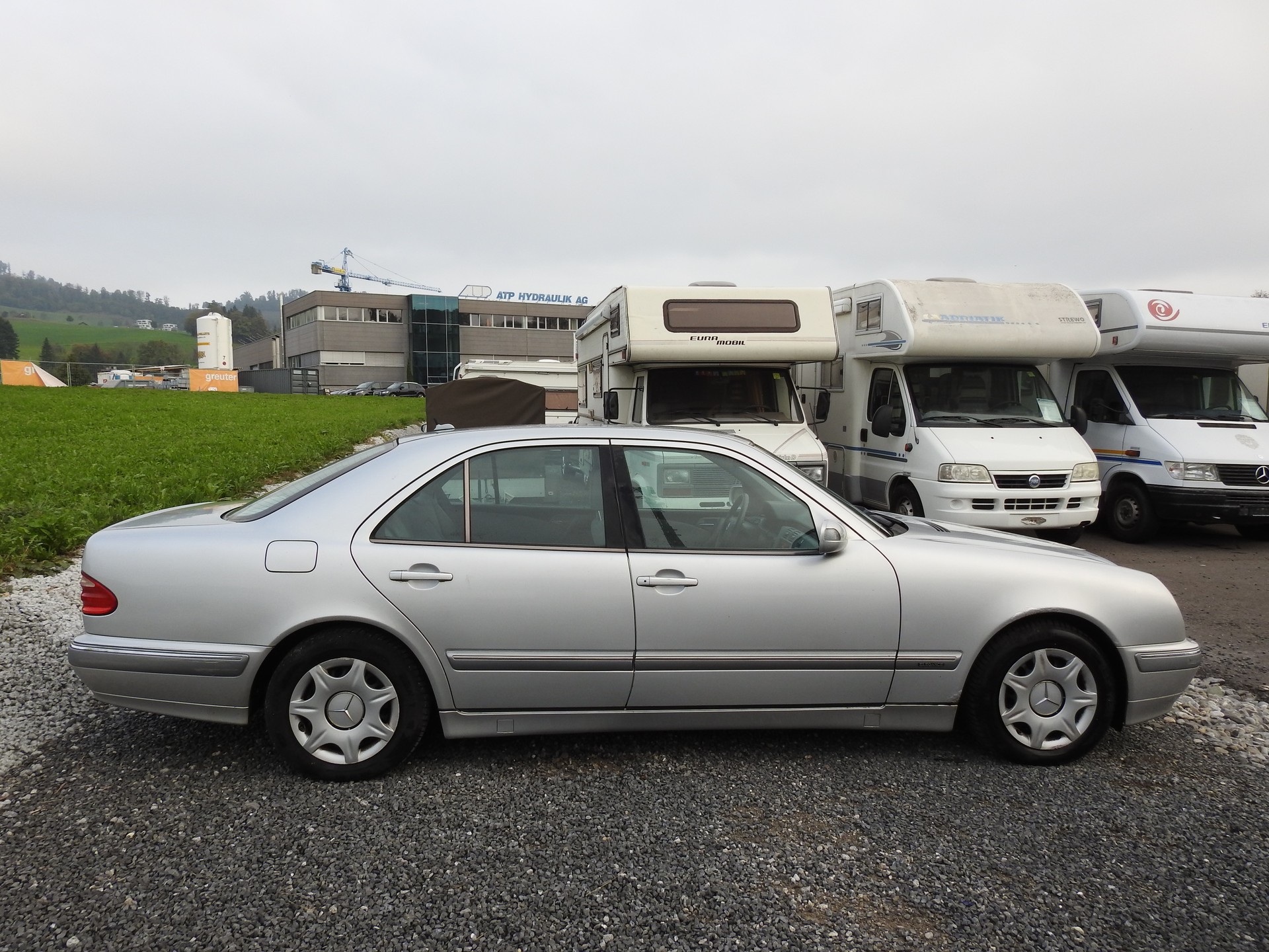 MERCEDES-BENZ E 240 Elégance-image-6