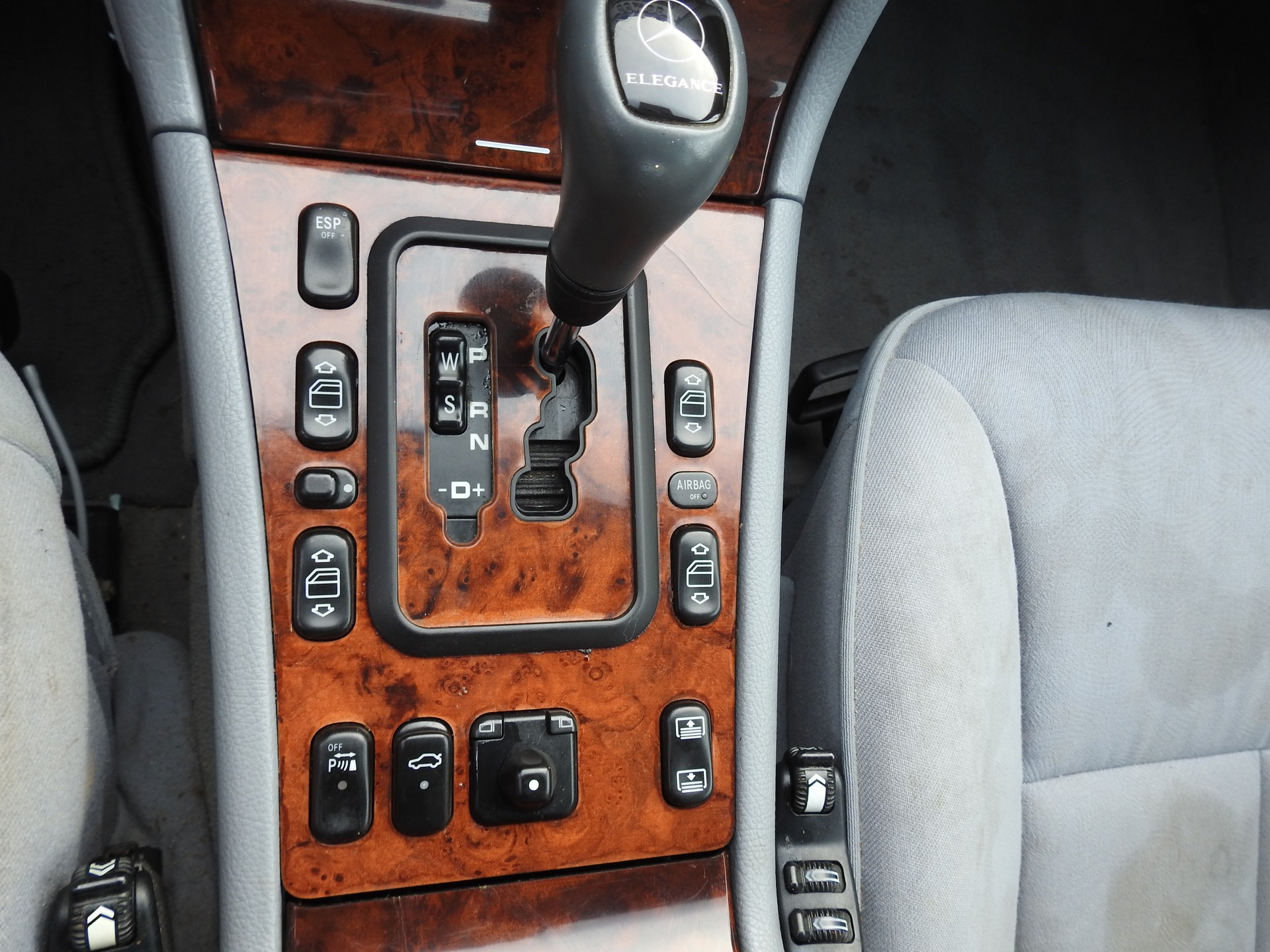 MERCEDES-BENZ E 240 Elégance-image-19