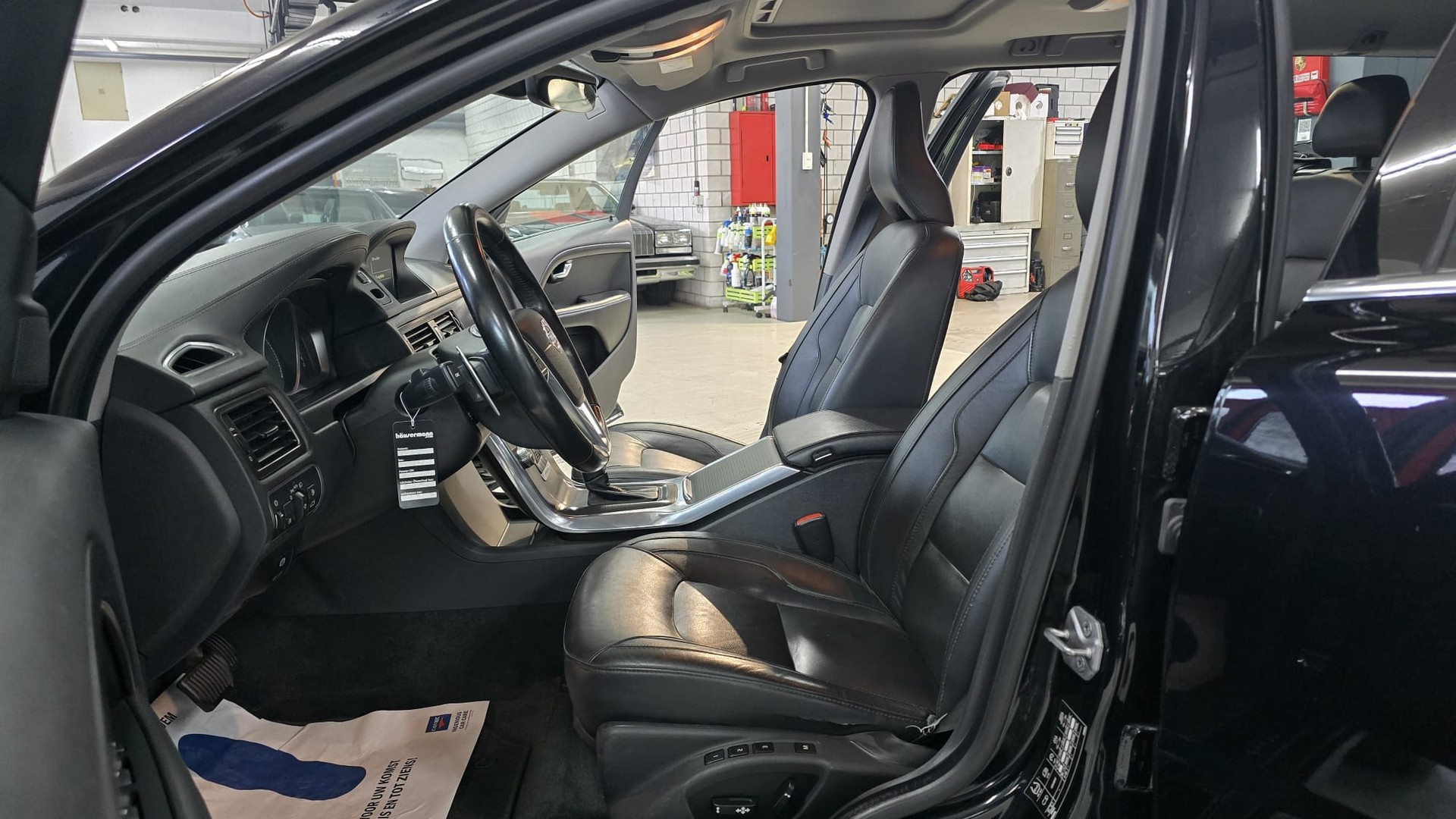 VOLVO V70 T5 Momentum Geartronic-image-14