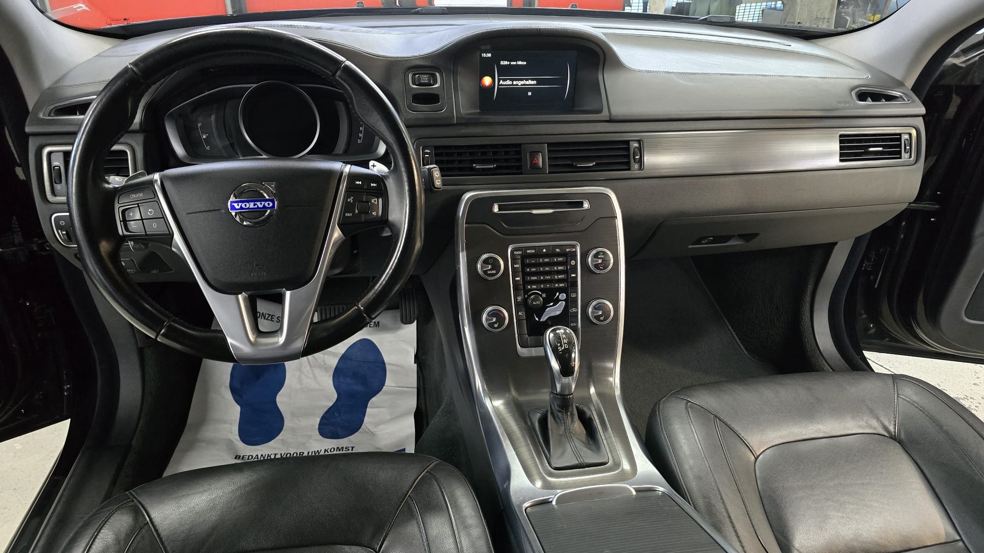 VOLVO V70 T5 Momentum Geartronic-image-16