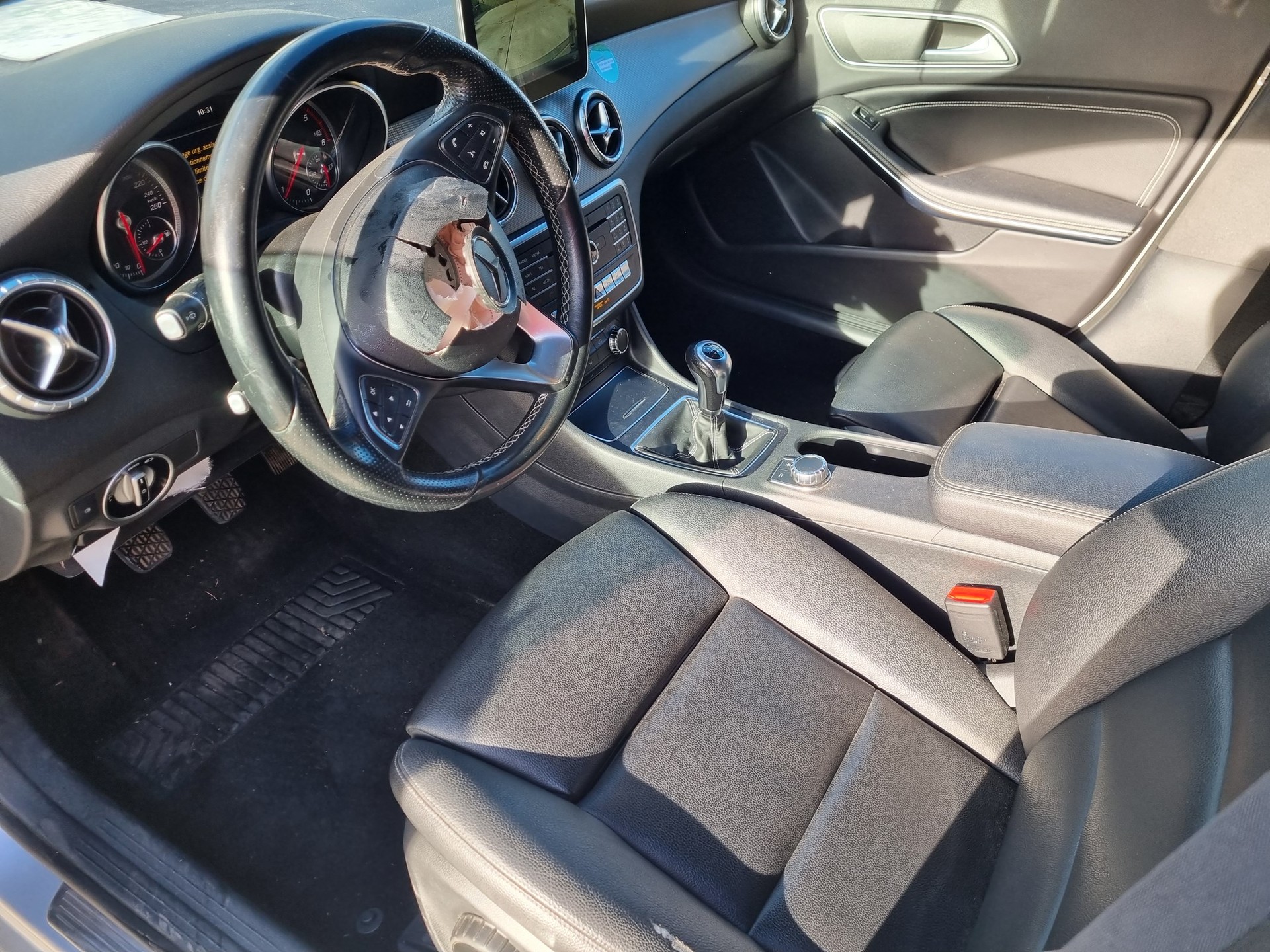 MERCEDES-BENZ CLA Shooting Brake 200 d-image-14