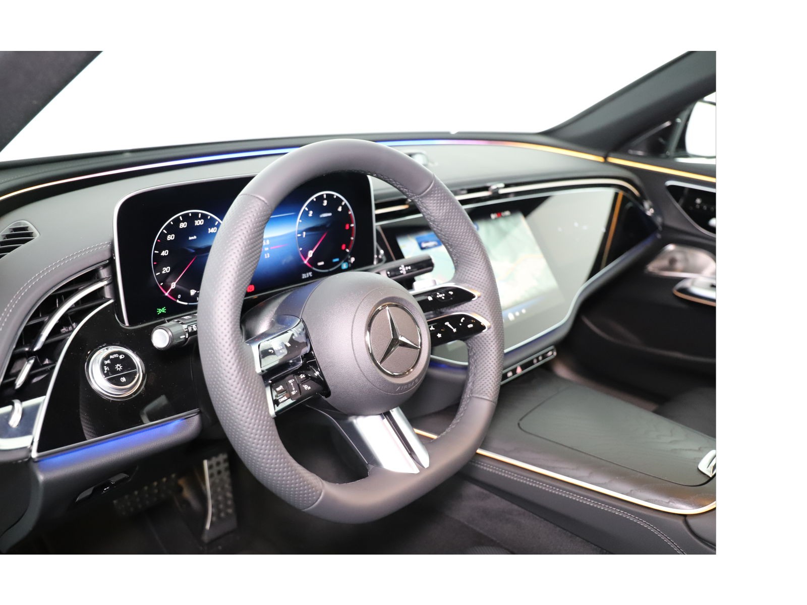 MERCEDES-BENZ E 220 d T 9G-Tronic-image-10