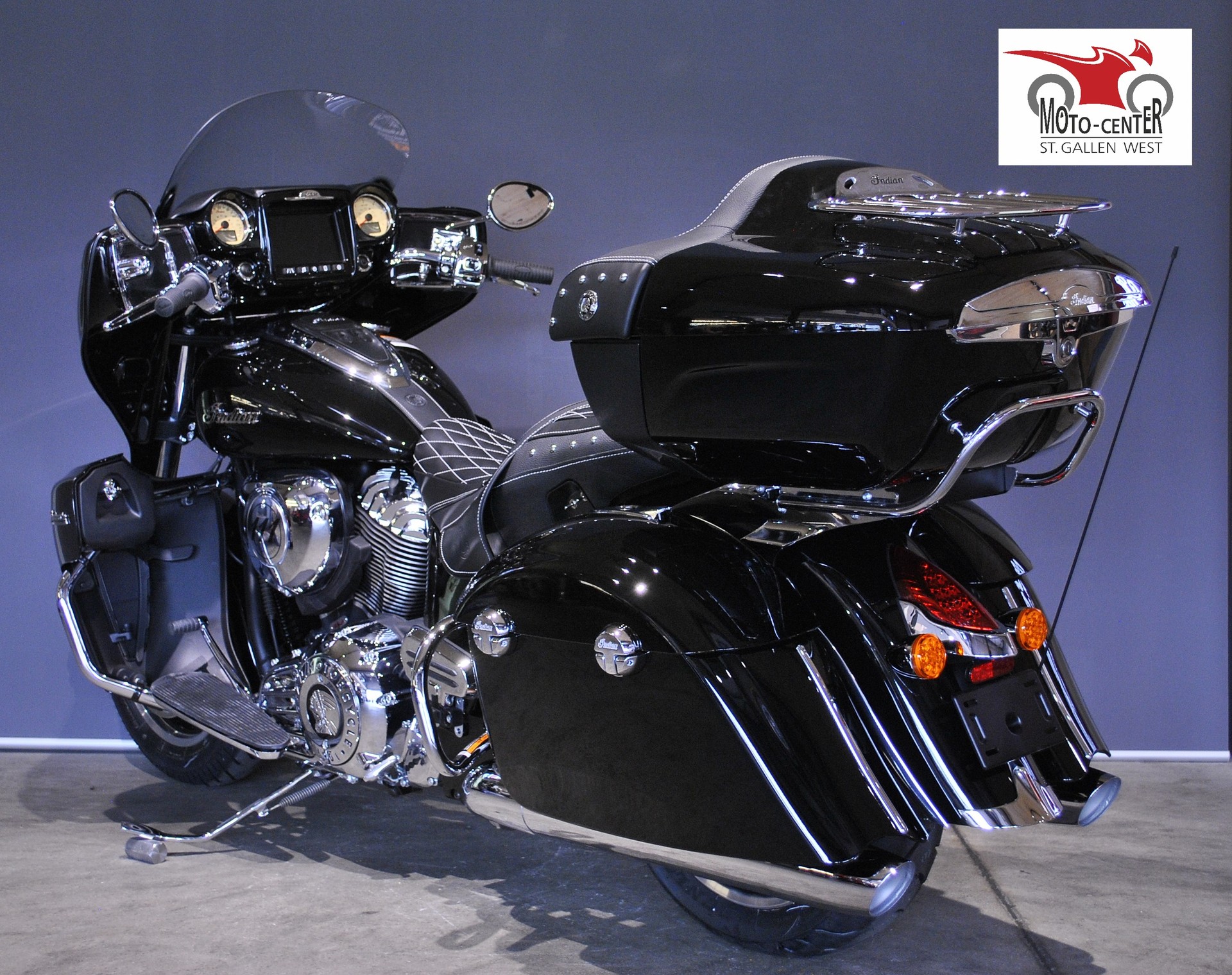 INDIAN Roadmaster-showroom-element-3