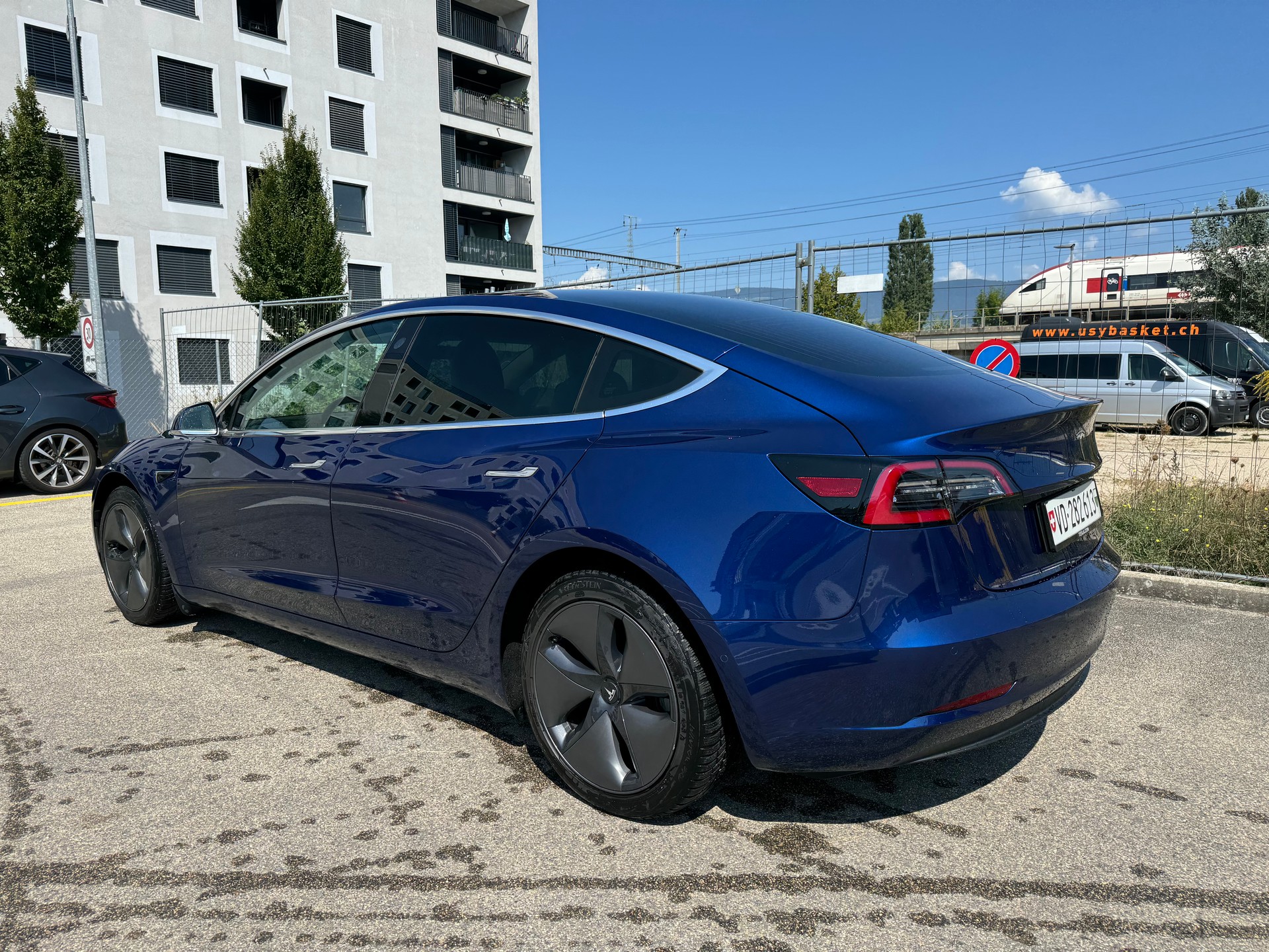 TESLA Model 3 Long Range Dual Motor AWD-image-2
