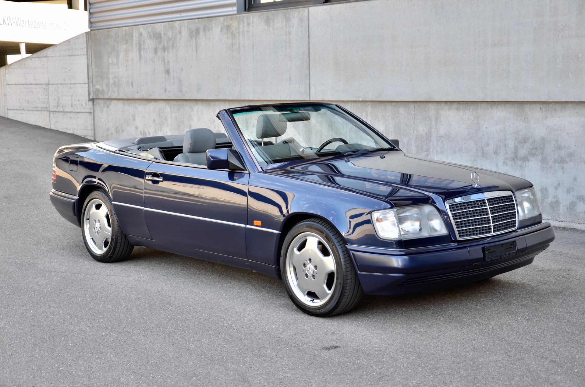 MERCEDES-BENZ E 320 Cabrio-image-15