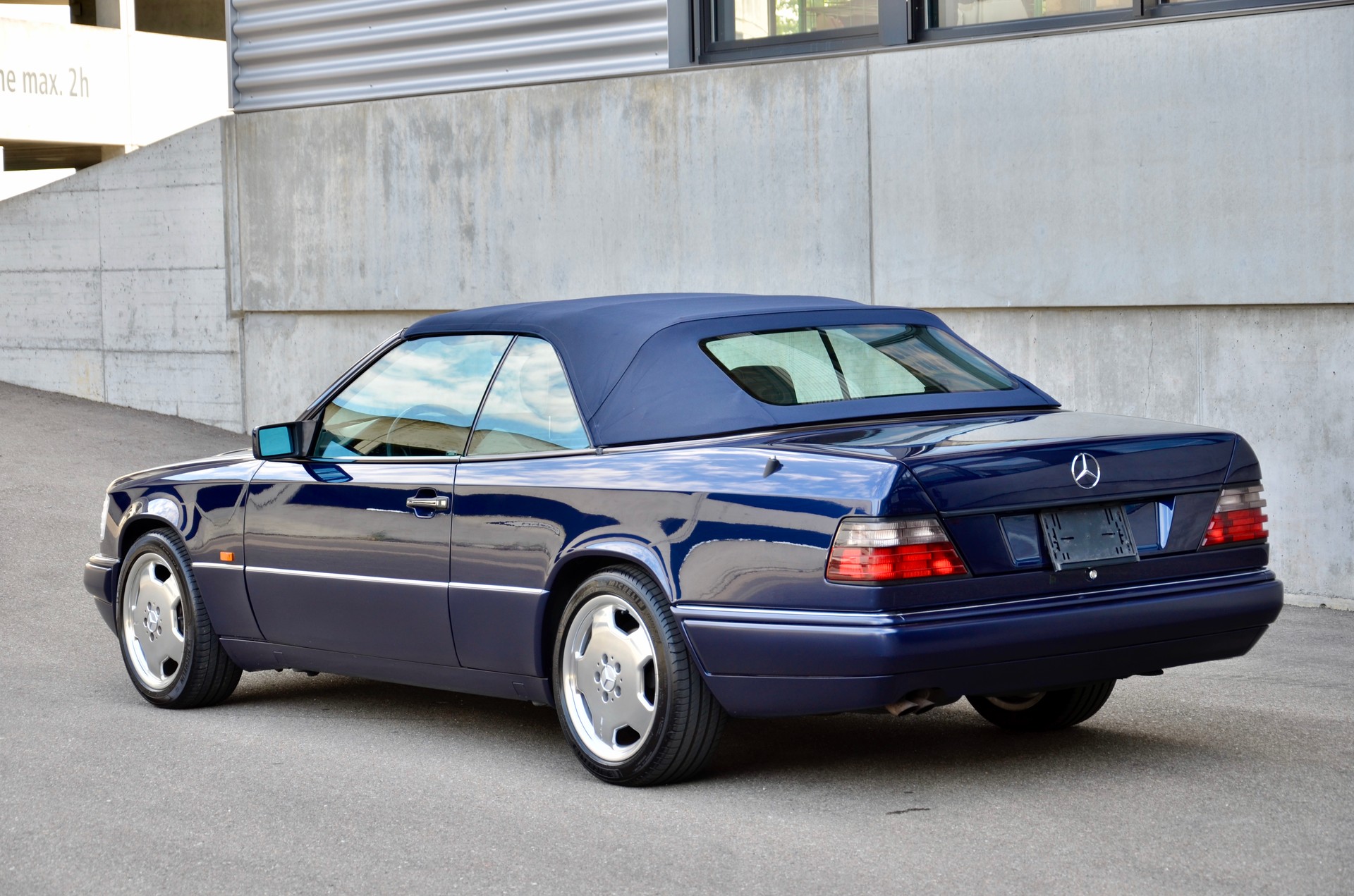 MERCEDES-BENZ E 320 Cabrio-image-7