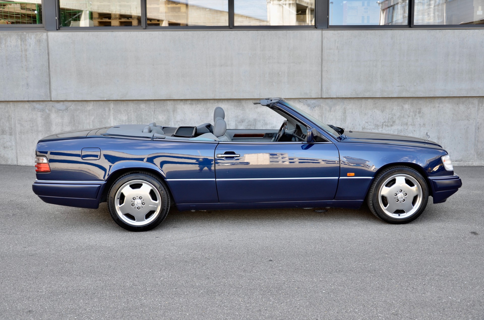 MERCEDES-BENZ E 320 Cabrio-showroom-element-2