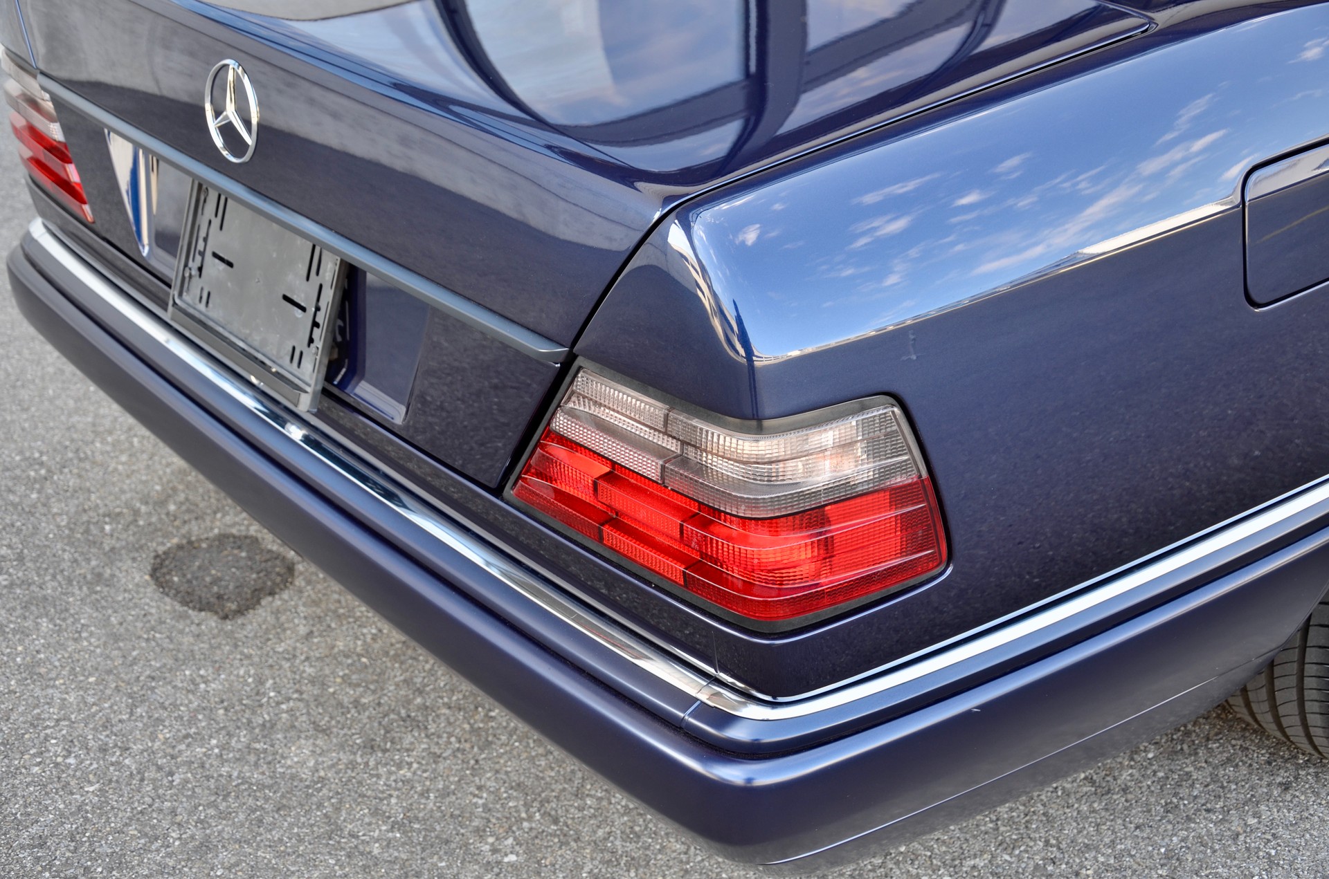 MERCEDES-BENZ E 320 Cabrio-image-24