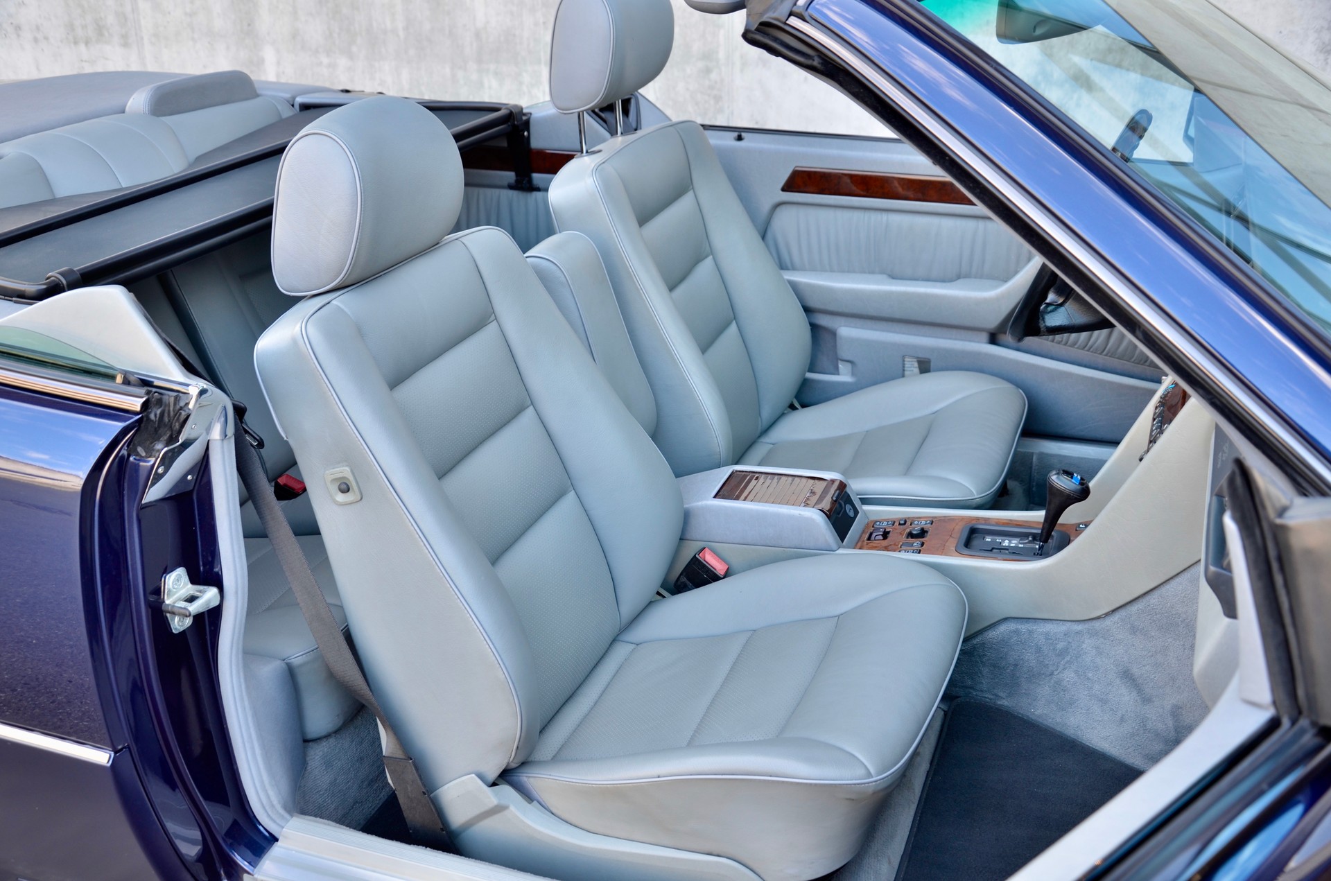 MERCEDES-BENZ E 320 Cabrio-image-4