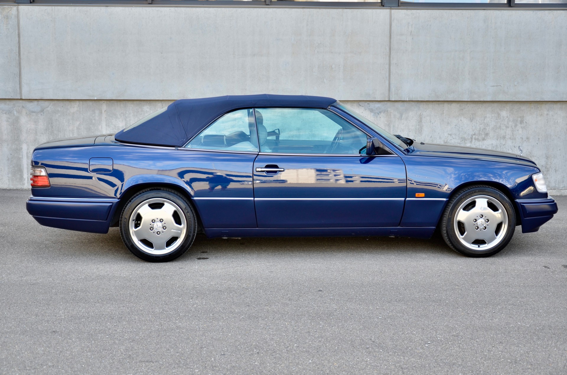 MERCEDES-BENZ E 320 Cabrio-image-9