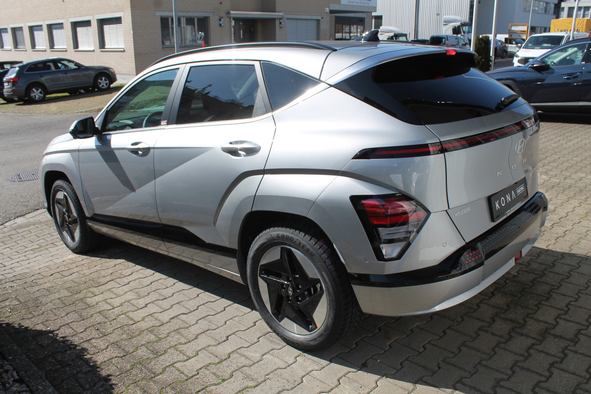 HYUNDAI Kona EV 65.4 kWh Amplia-image-2