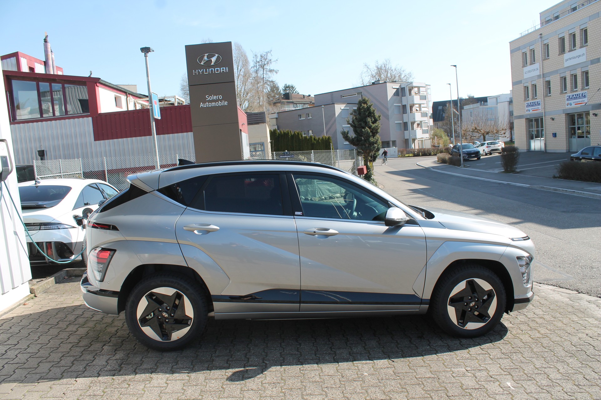 HYUNDAI Kona EV 65.4 kWh Amplia-image-5