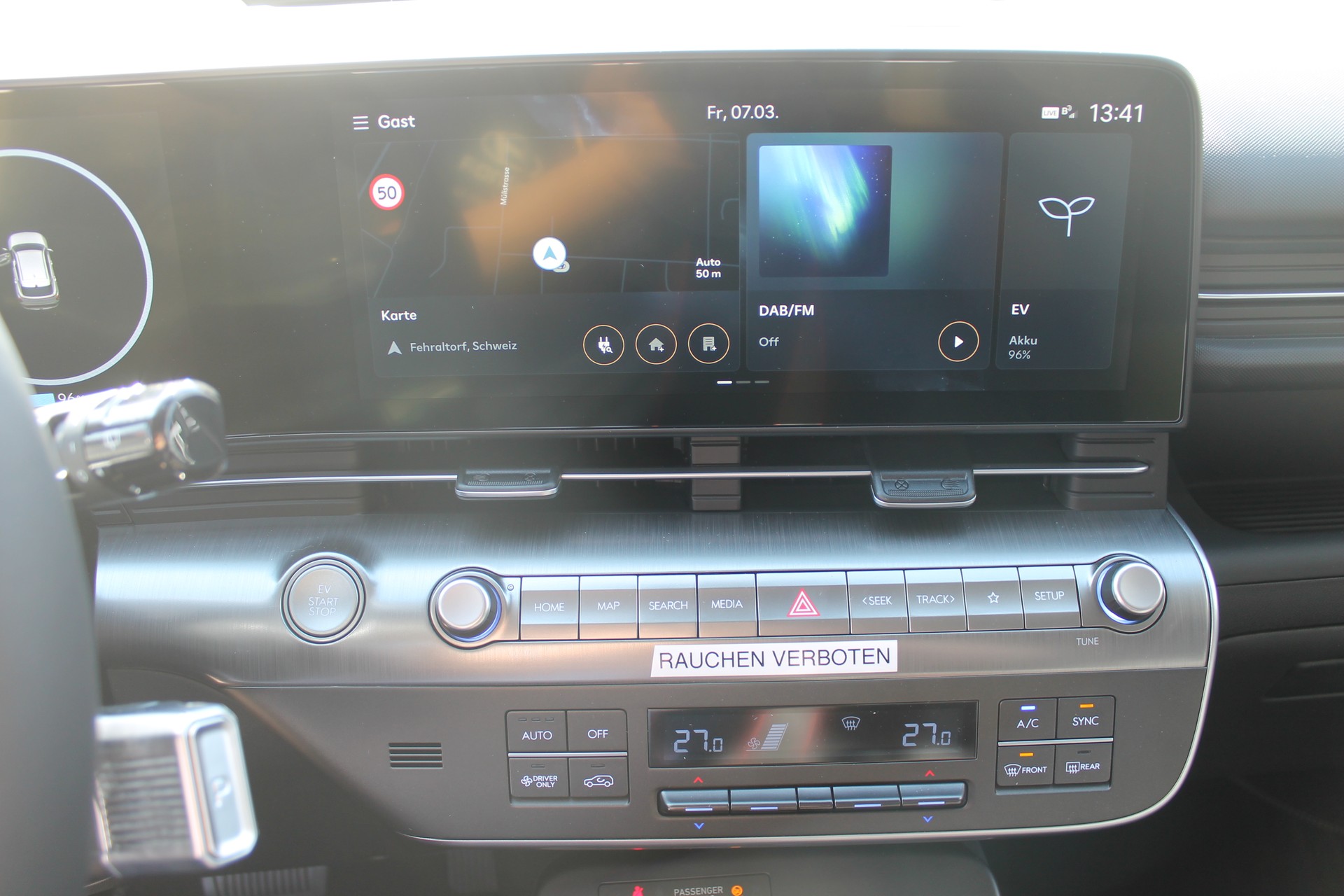 HYUNDAI Kona EV 65.4 kWh Amplia-image-11
