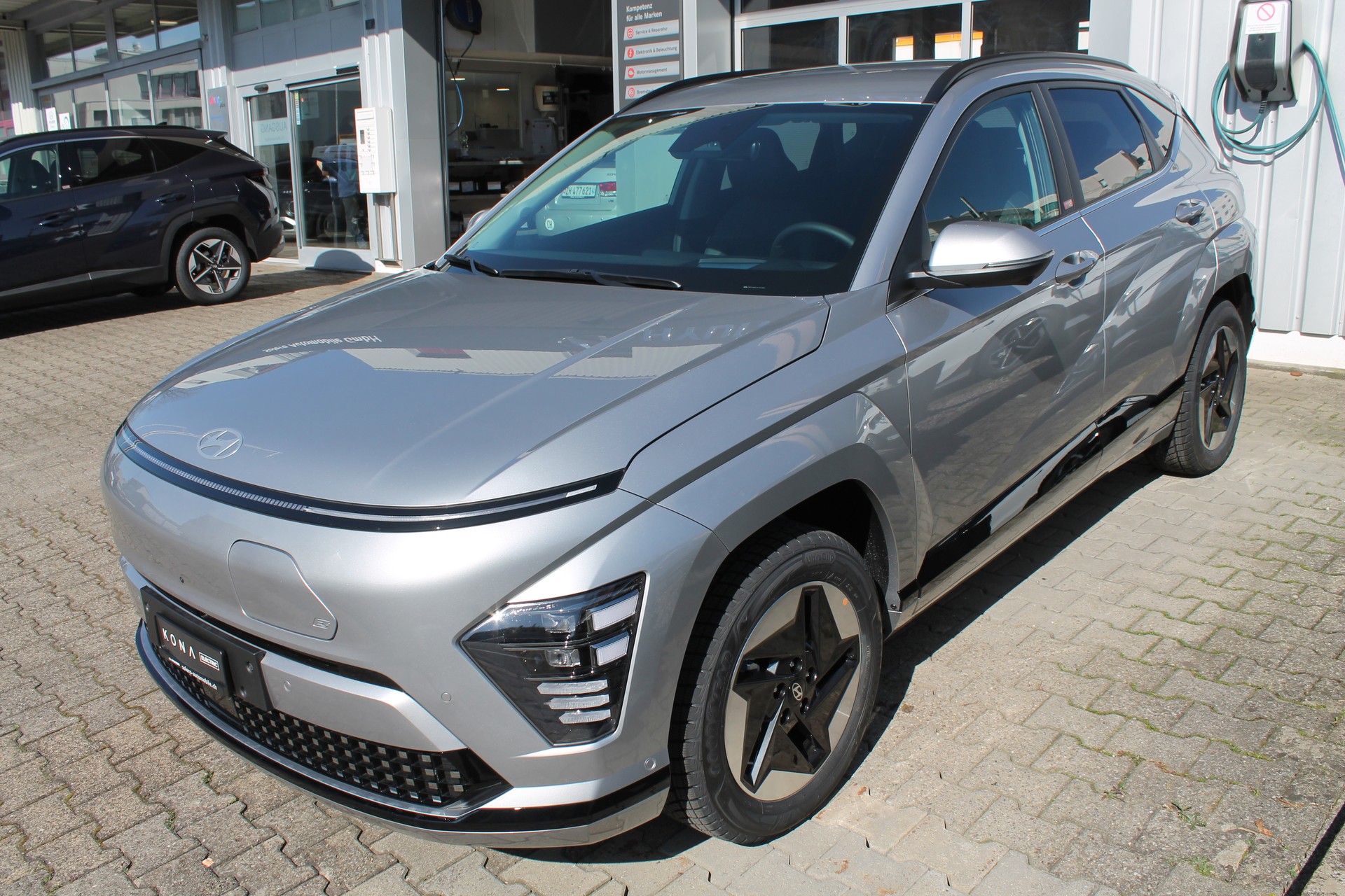 HYUNDAI Kona EV 65.4 kWh Amplia-image-1