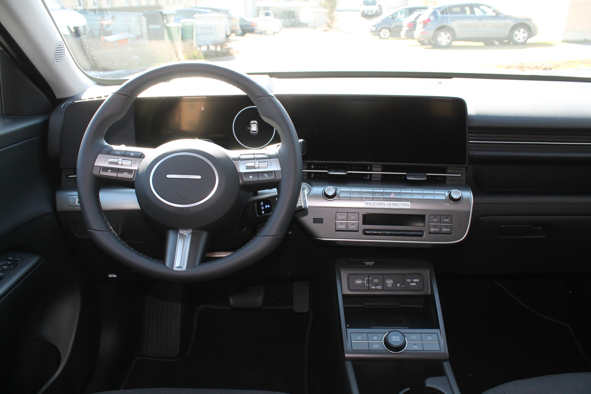 HYUNDAI Kona EV 65.4 kWh Amplia-image-7