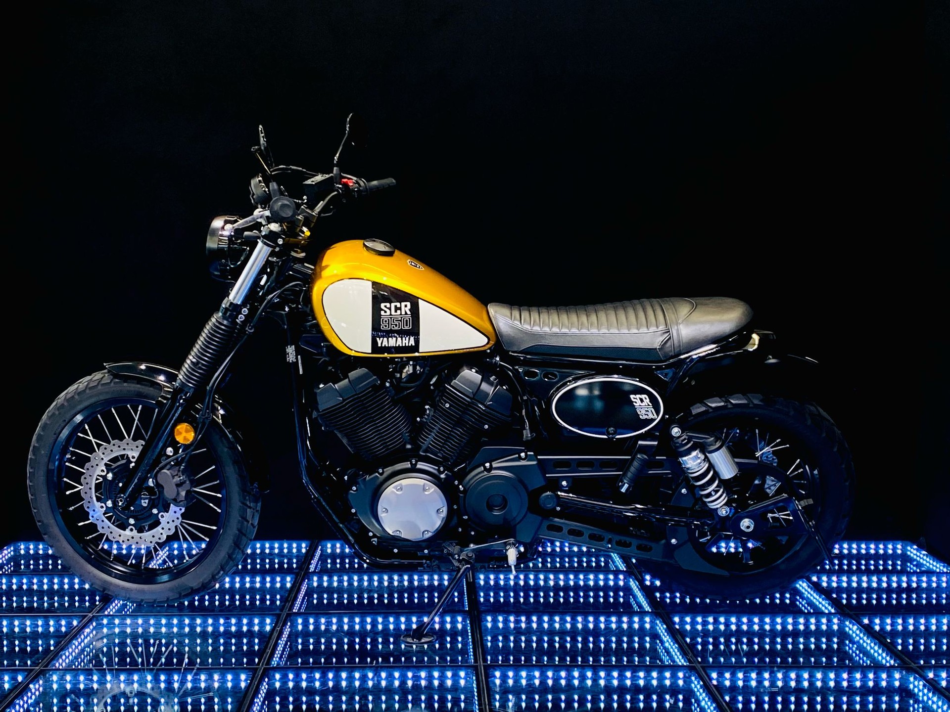 YAMAHA SCR 950 ABS **limited edt. Nr. 5/10**-image-4