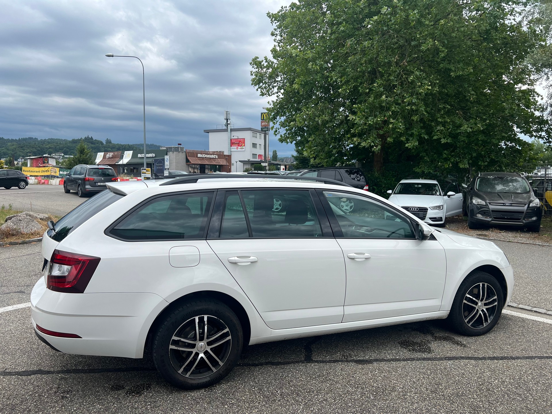SKODA Octavia Combi 2.0 TDI Ambition 4x4 DSG-image-9