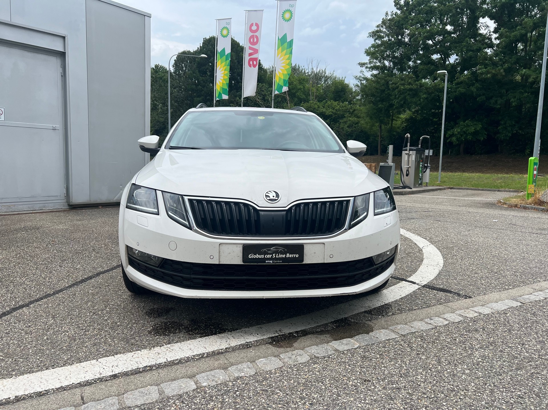 SKODA Octavia Combi 2.0 TDI Ambition 4x4 DSG-image-0