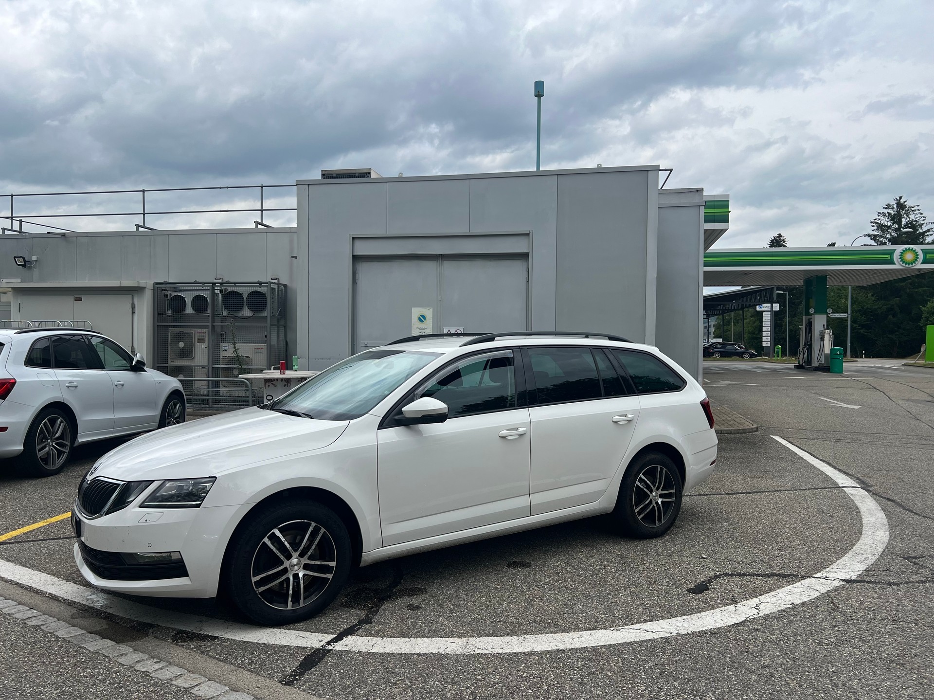 SKODA Octavia Combi 2.0 TDI Ambition 4x4 DSG-image-5