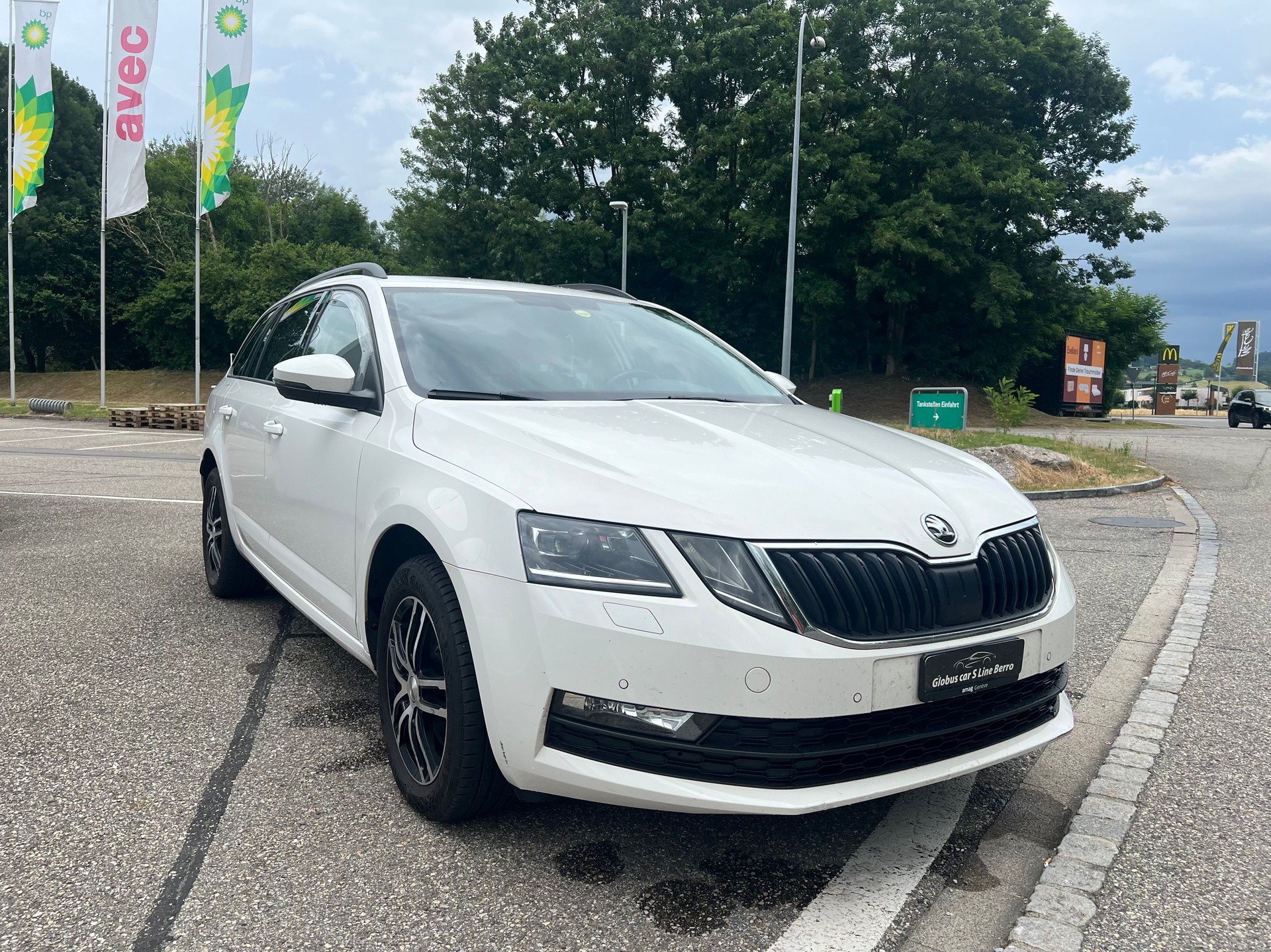 SKODA Octavia Combi 2.0 TDI Ambition 4x4 DSG-image-1