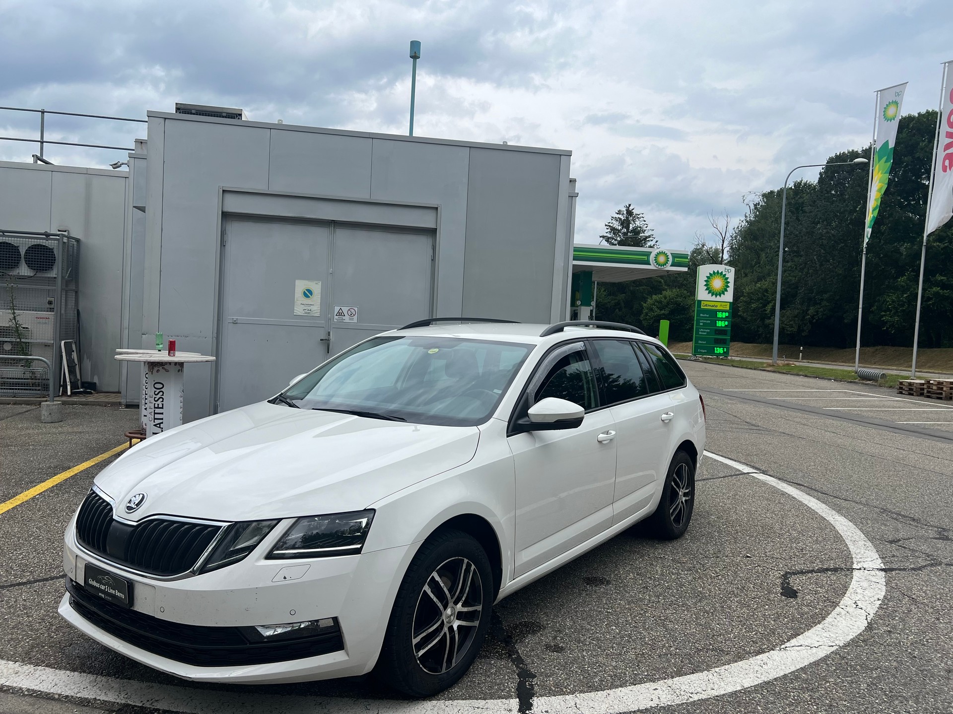 SKODA Octavia Combi 2.0 TDI Ambition 4x4 DSG-image-4