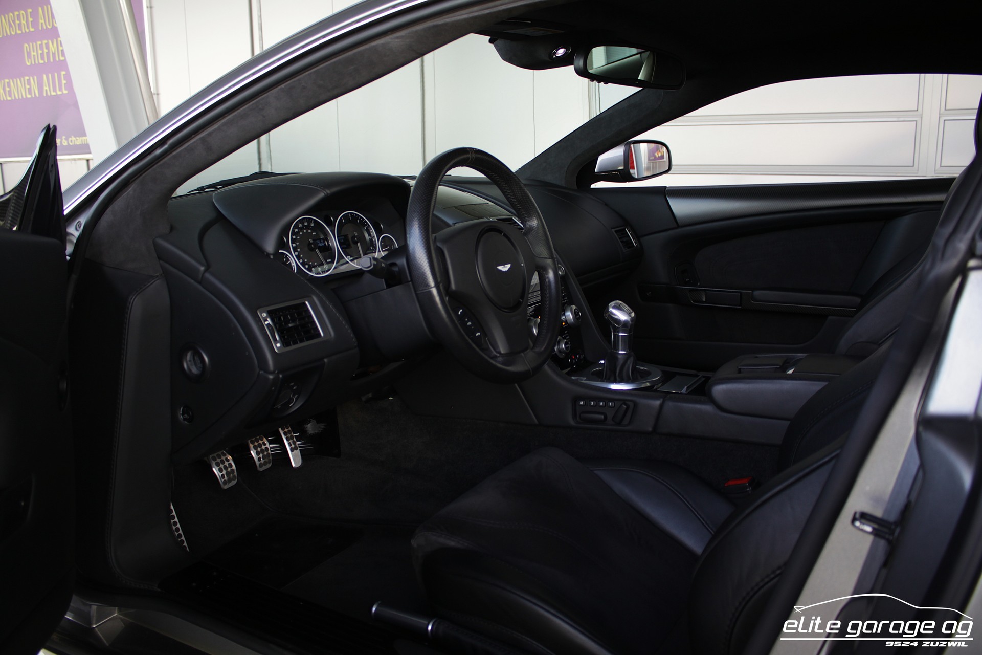 ASTON MARTIN DBS Coupé HANDSCHALTER-image-13