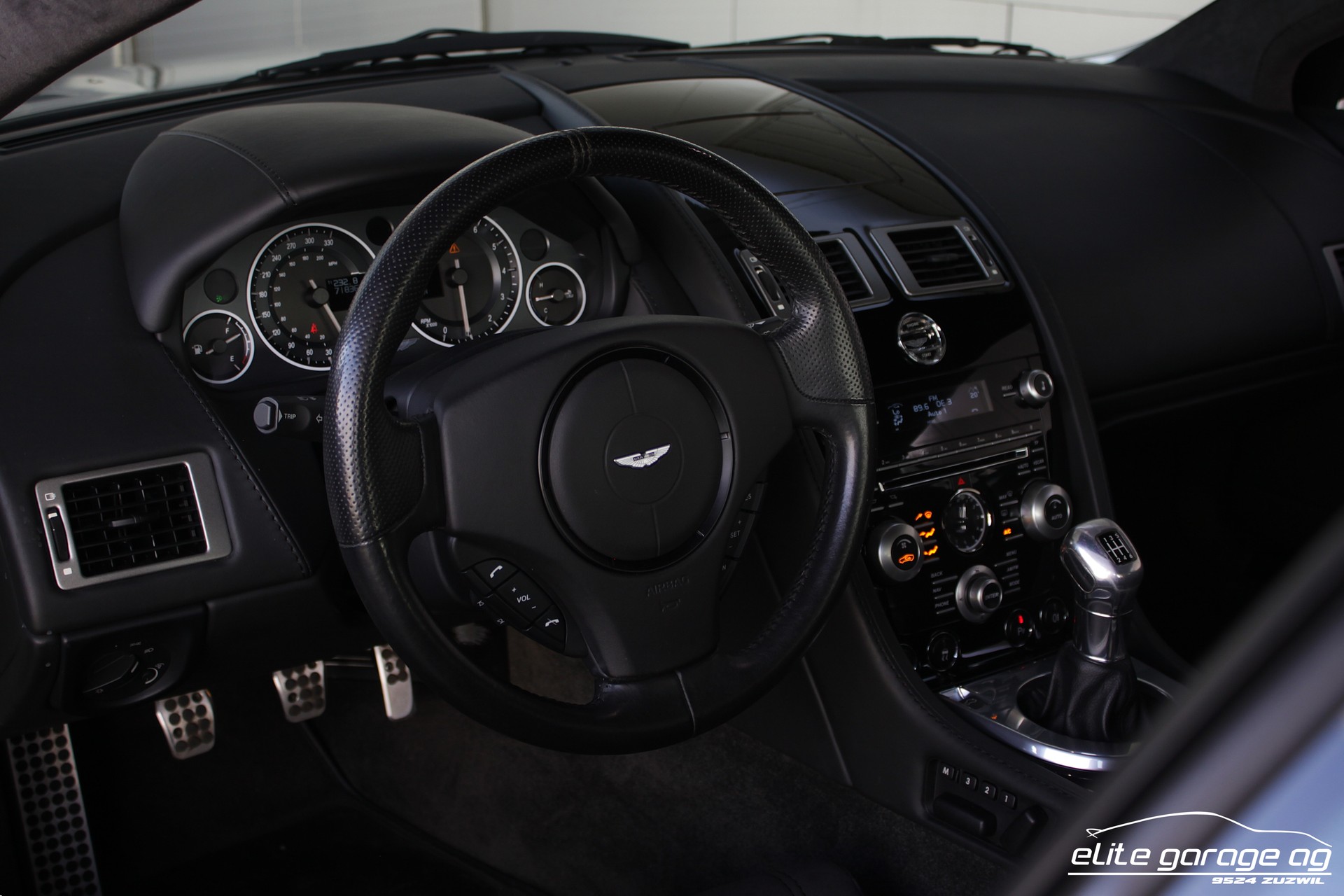 ASTON MARTIN DBS Coupé HANDSCHALTER-image-14