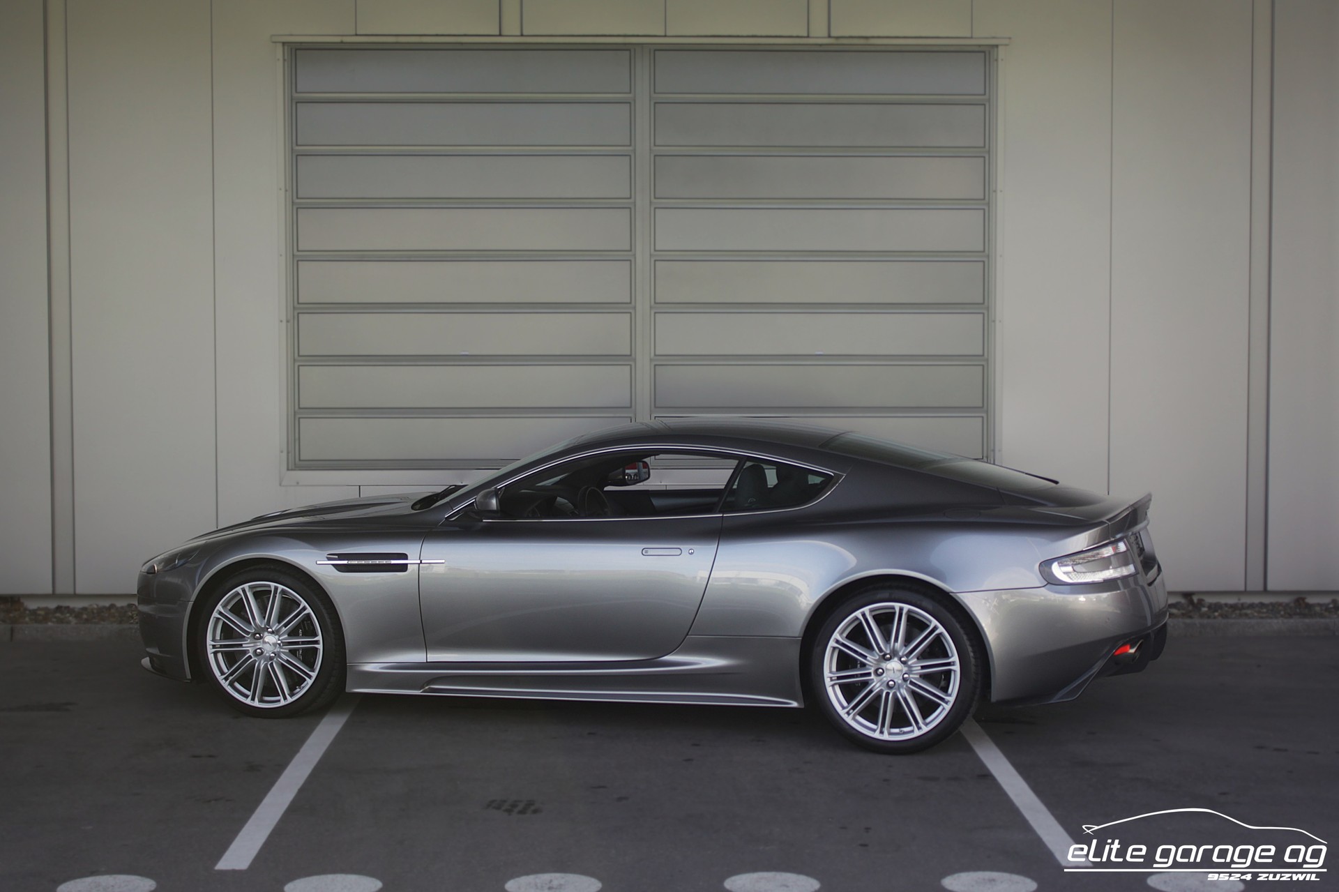 ASTON MARTIN DBS Coupé HANDSCHALTER-image-2