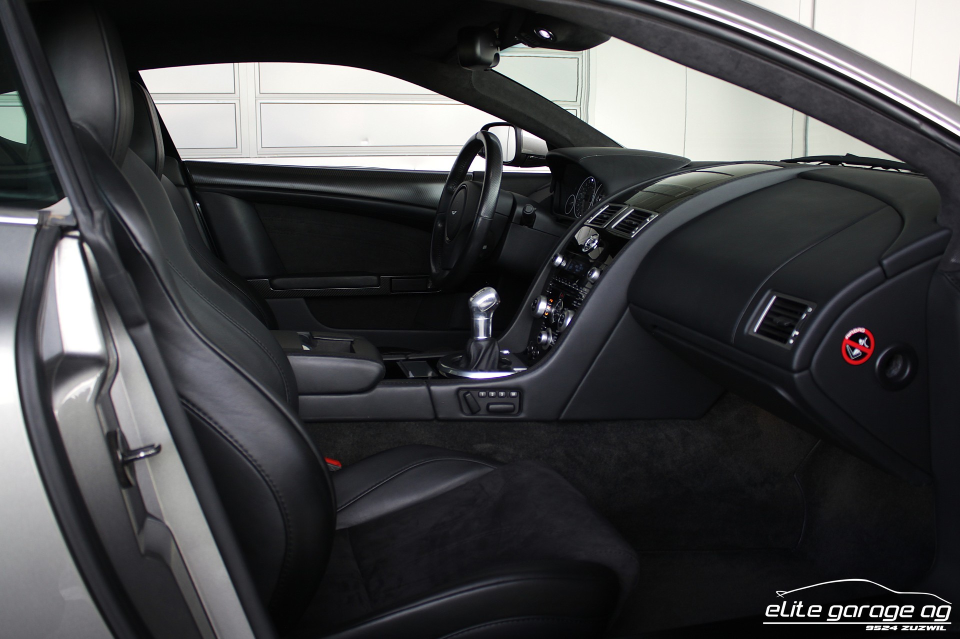 ASTON MARTIN DBS Coupé HANDSCHALTER-image-15