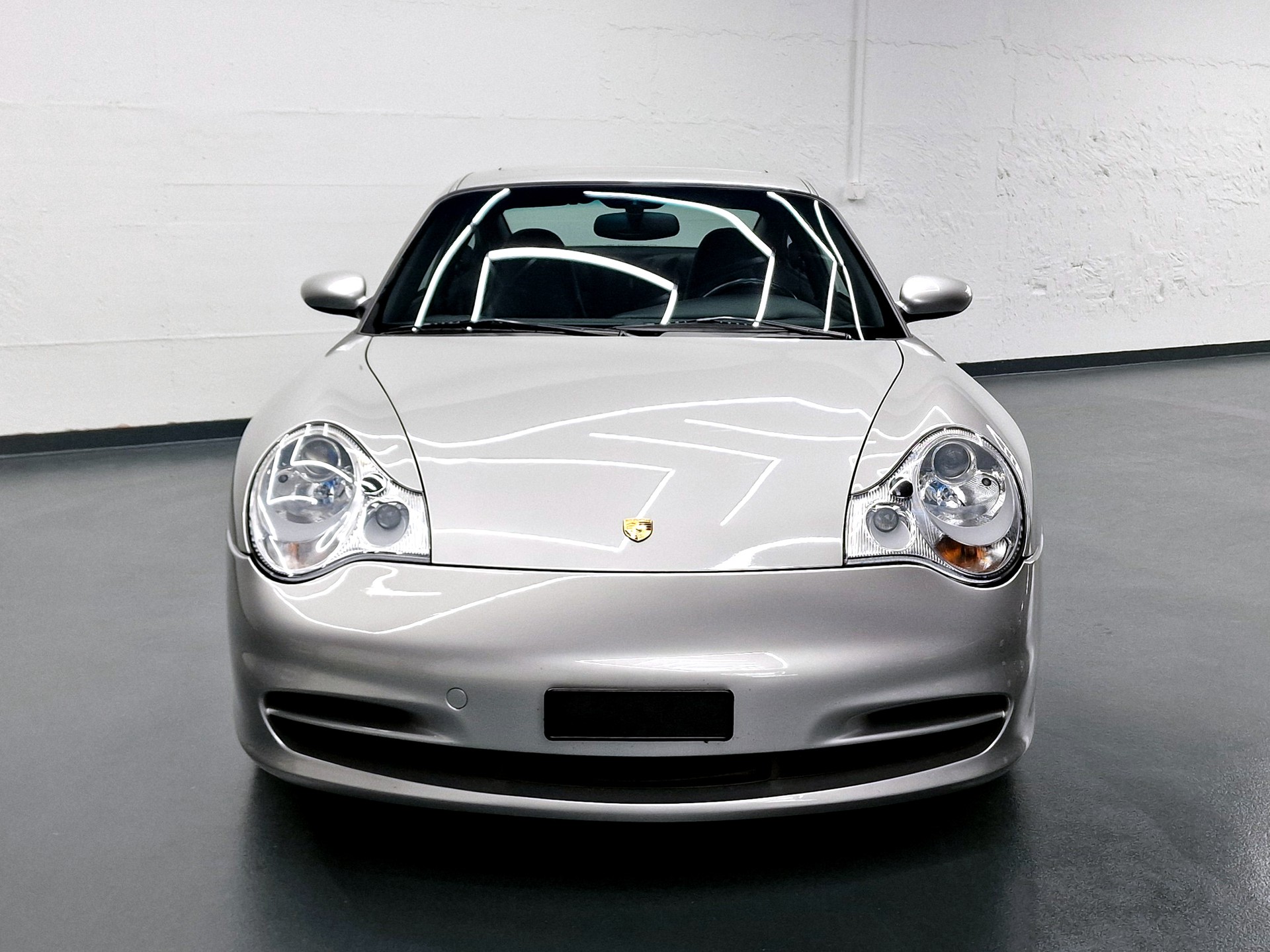 PORSCHE 911 Carrera 4-image-3