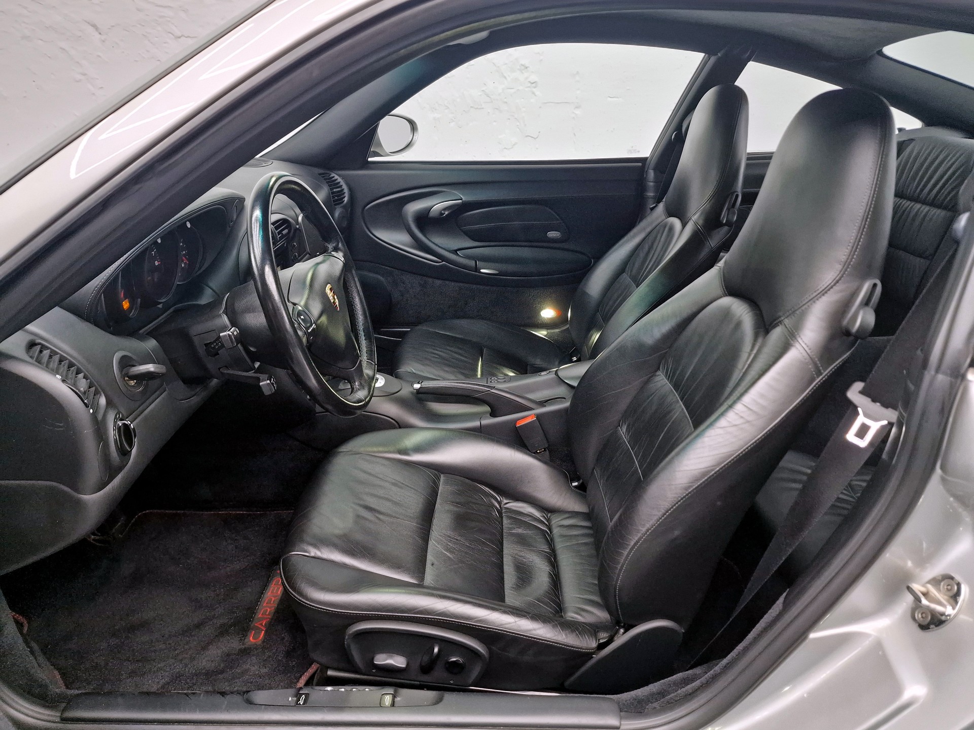 PORSCHE 911 Carrera 4-image-8