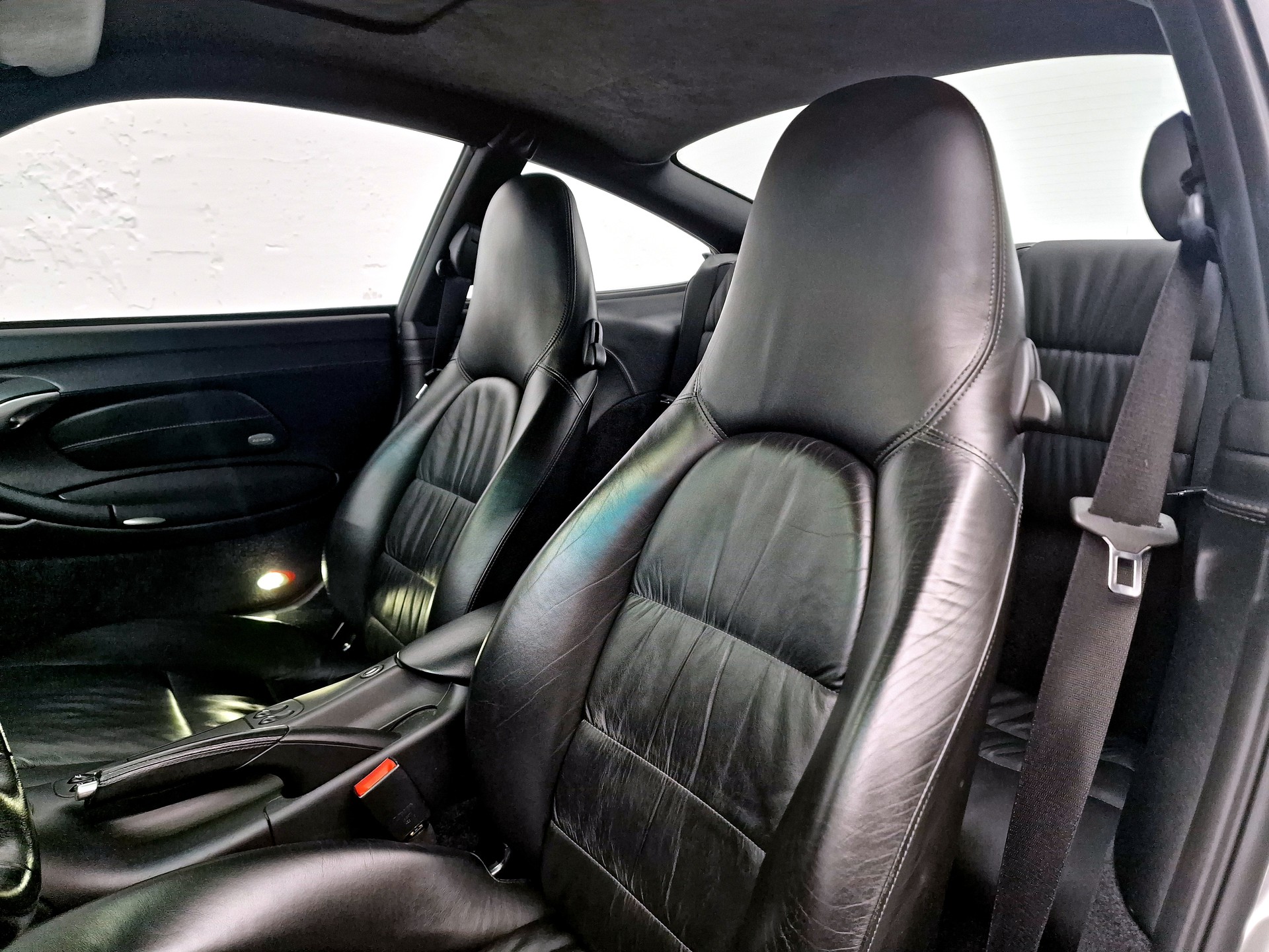 PORSCHE 911 Carrera 4-image-10