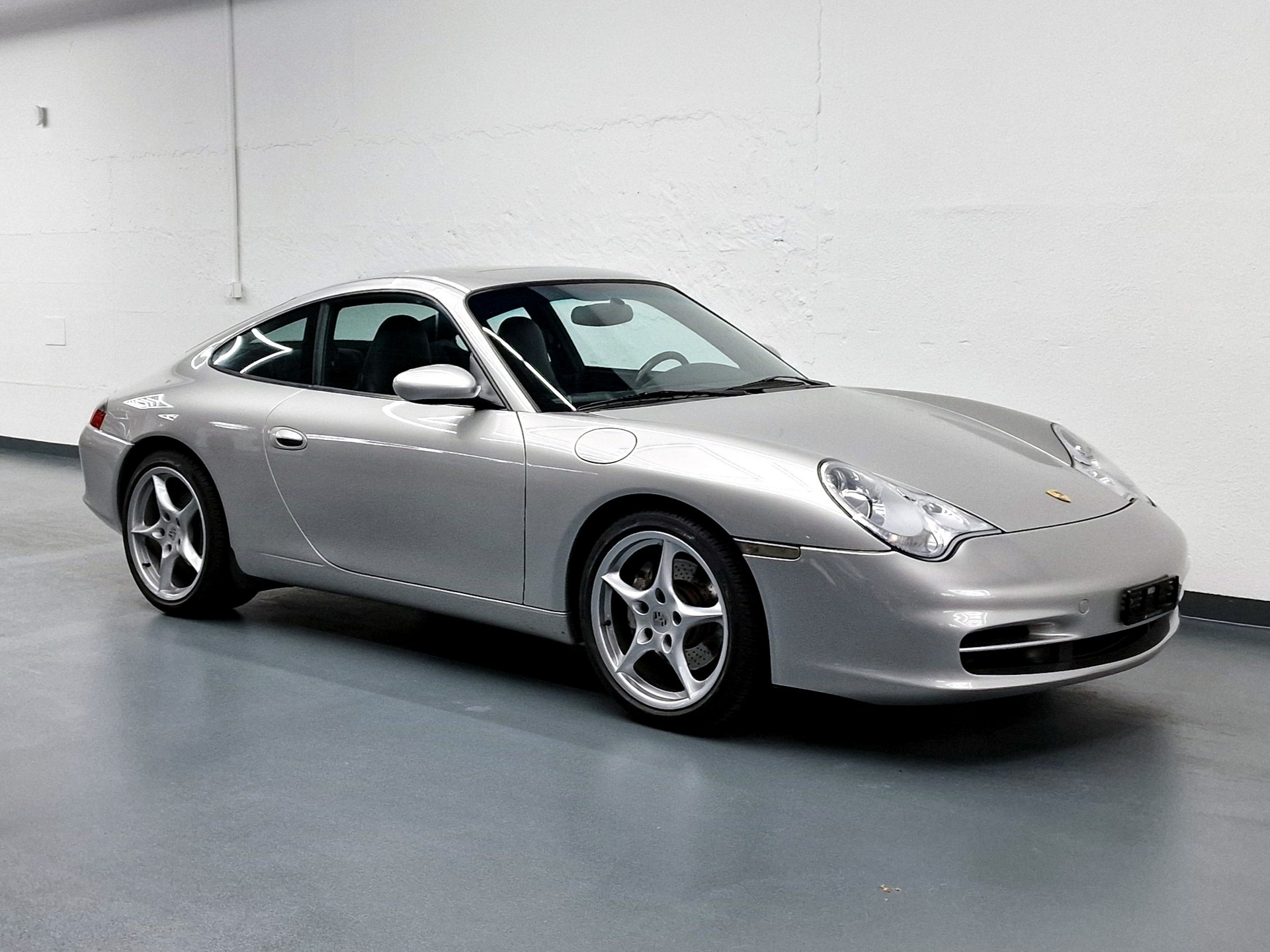 PORSCHE 911 Carrera 4-image-1