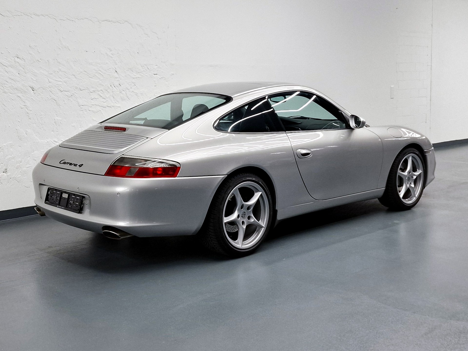PORSCHE 911 Carrera 4-image-2