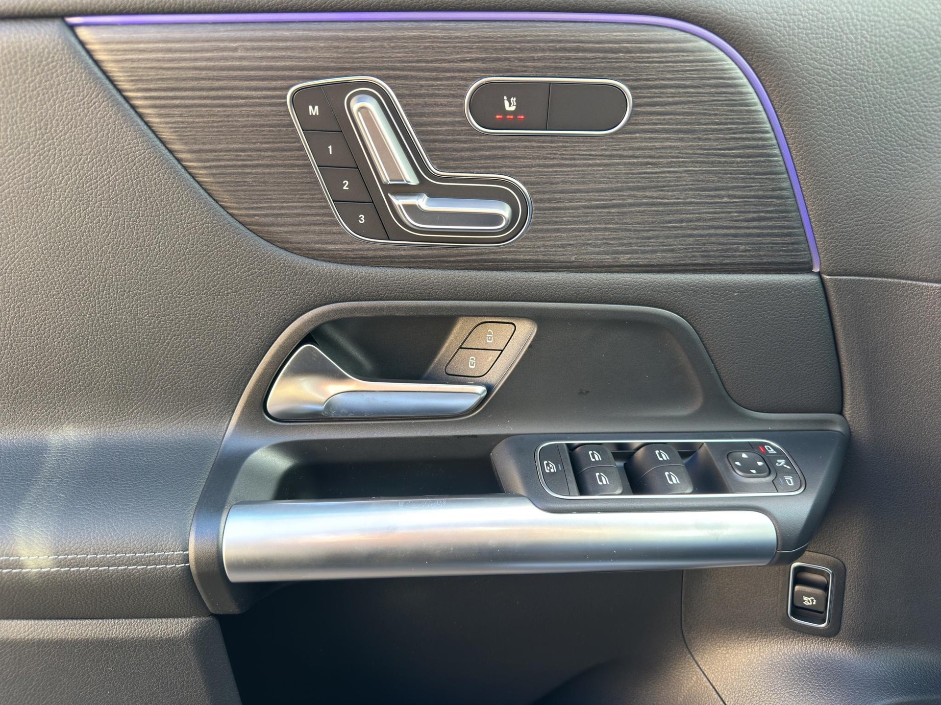 MERCEDES-BENZ B 250 AMG Line 4matic-image-12